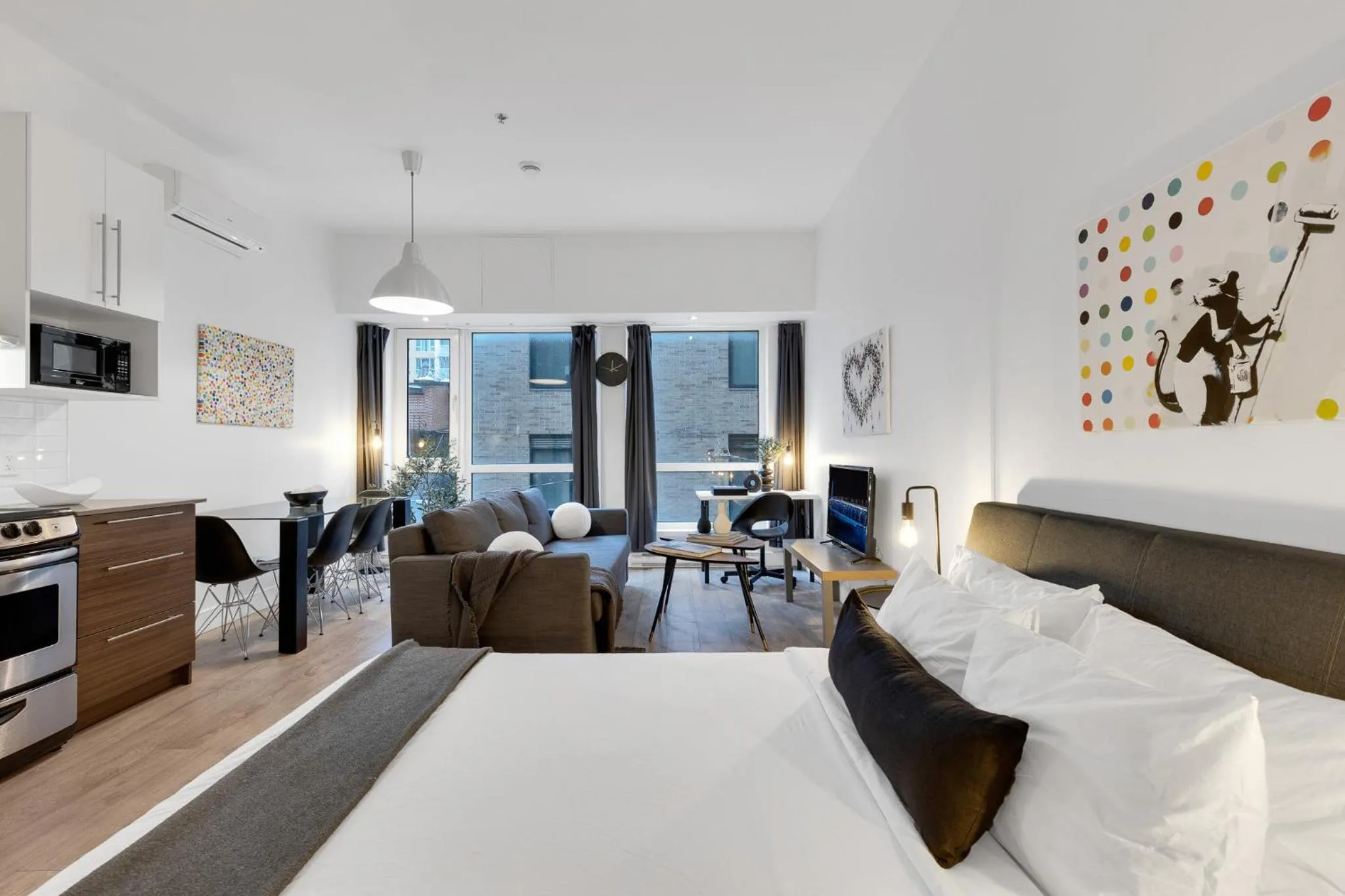 Bed in LiV MTL Downtown