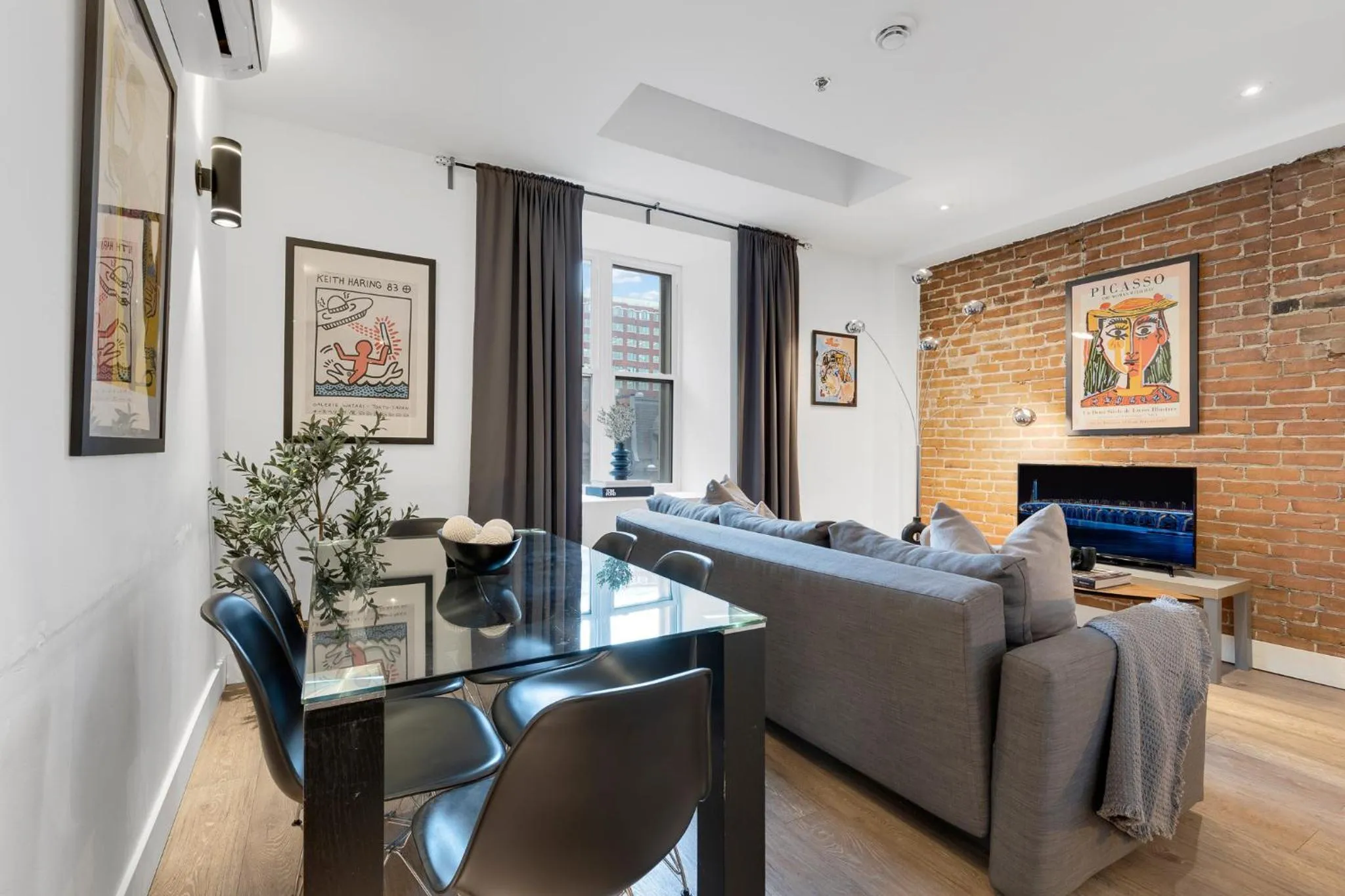 TV and multimedia in LiV MTL Downtown