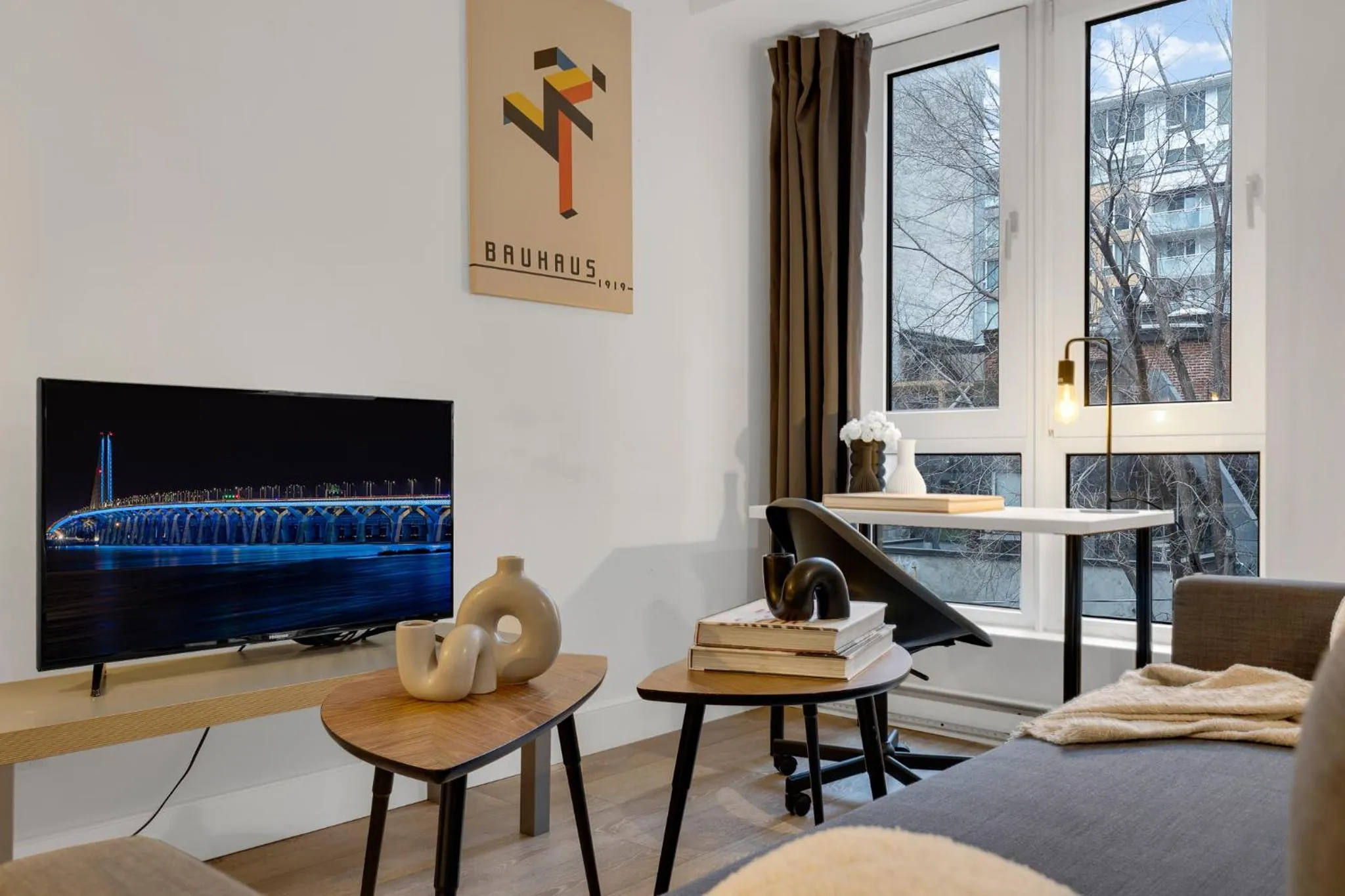 Communal lounge/ TV room in LiV MTL Downtown