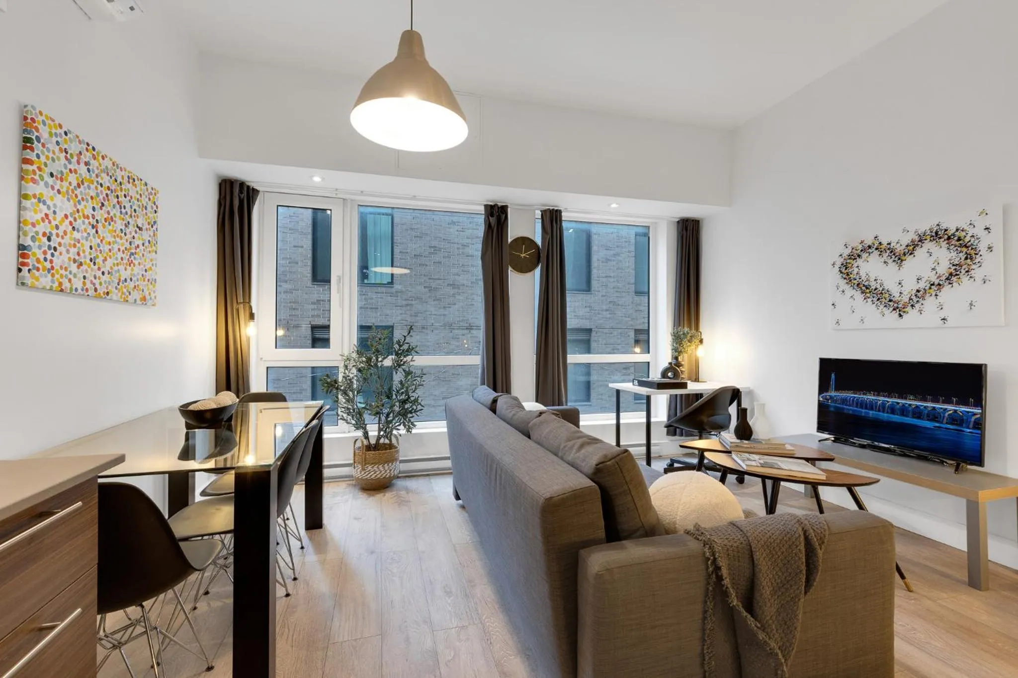 Communal lounge/ TV room in LiV MTL Downtown