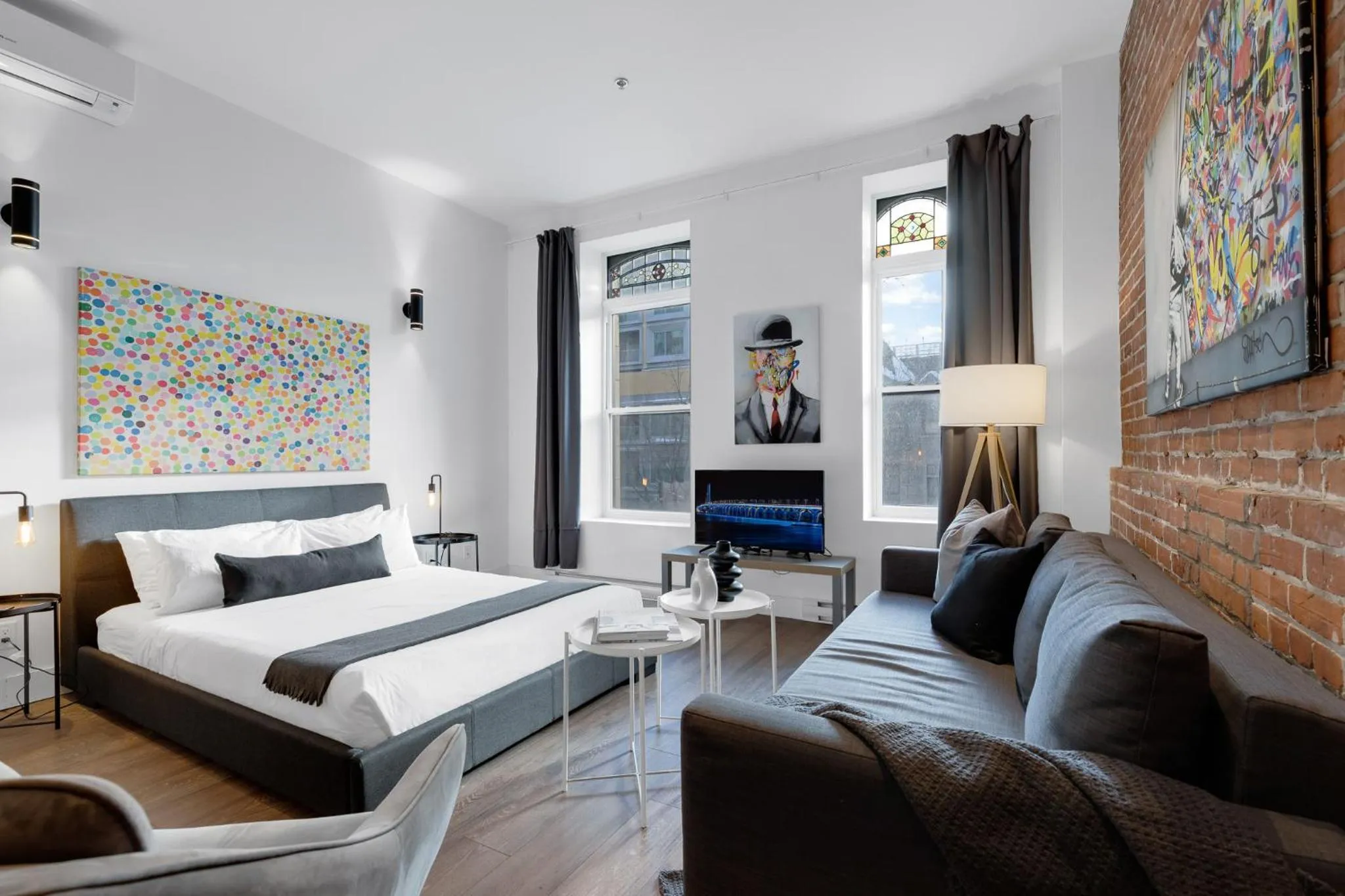 Bed in LiV MTL Downtown