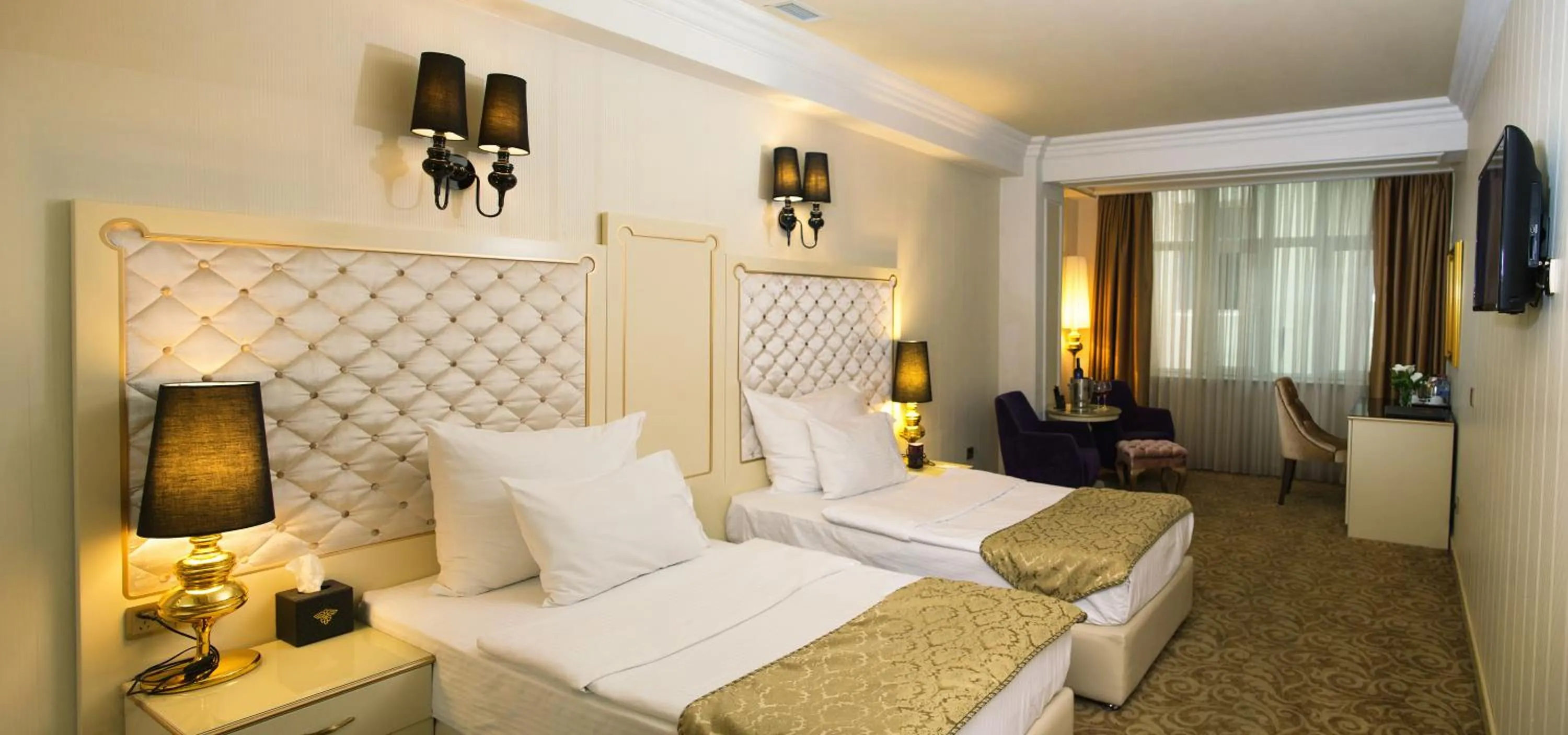 Photo of the whole room, Bed in Teatro Boutique Hotel