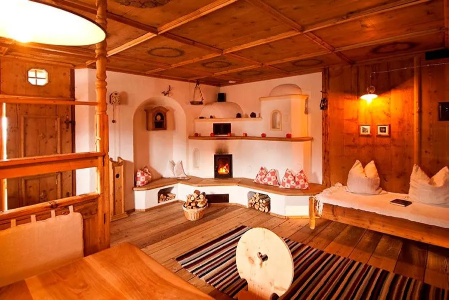 Communal lounge/ TV room in Hotel Naturoase Schwemmerhof