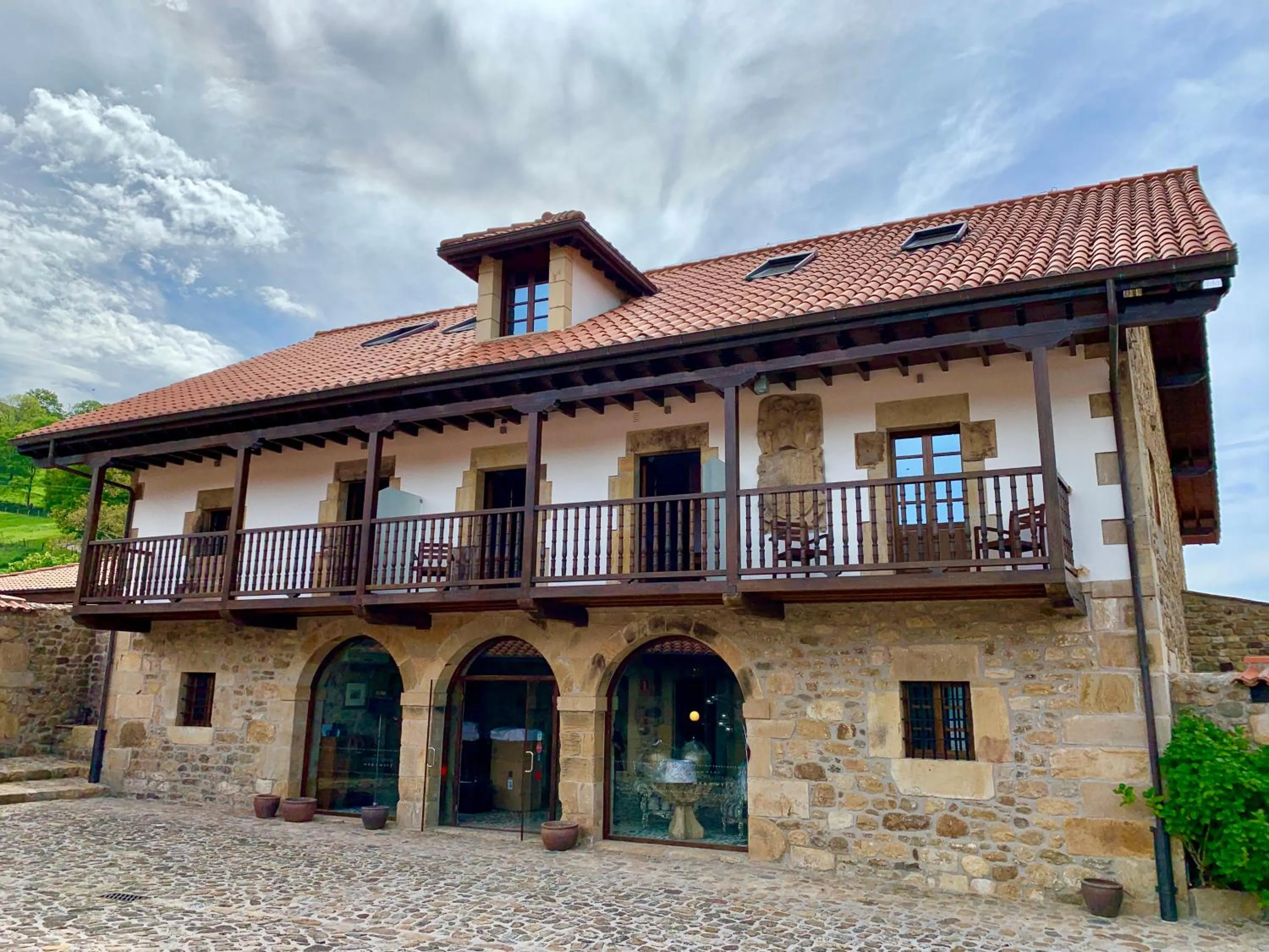 Property building in Akla Hotel Suites Valles Pasiegos