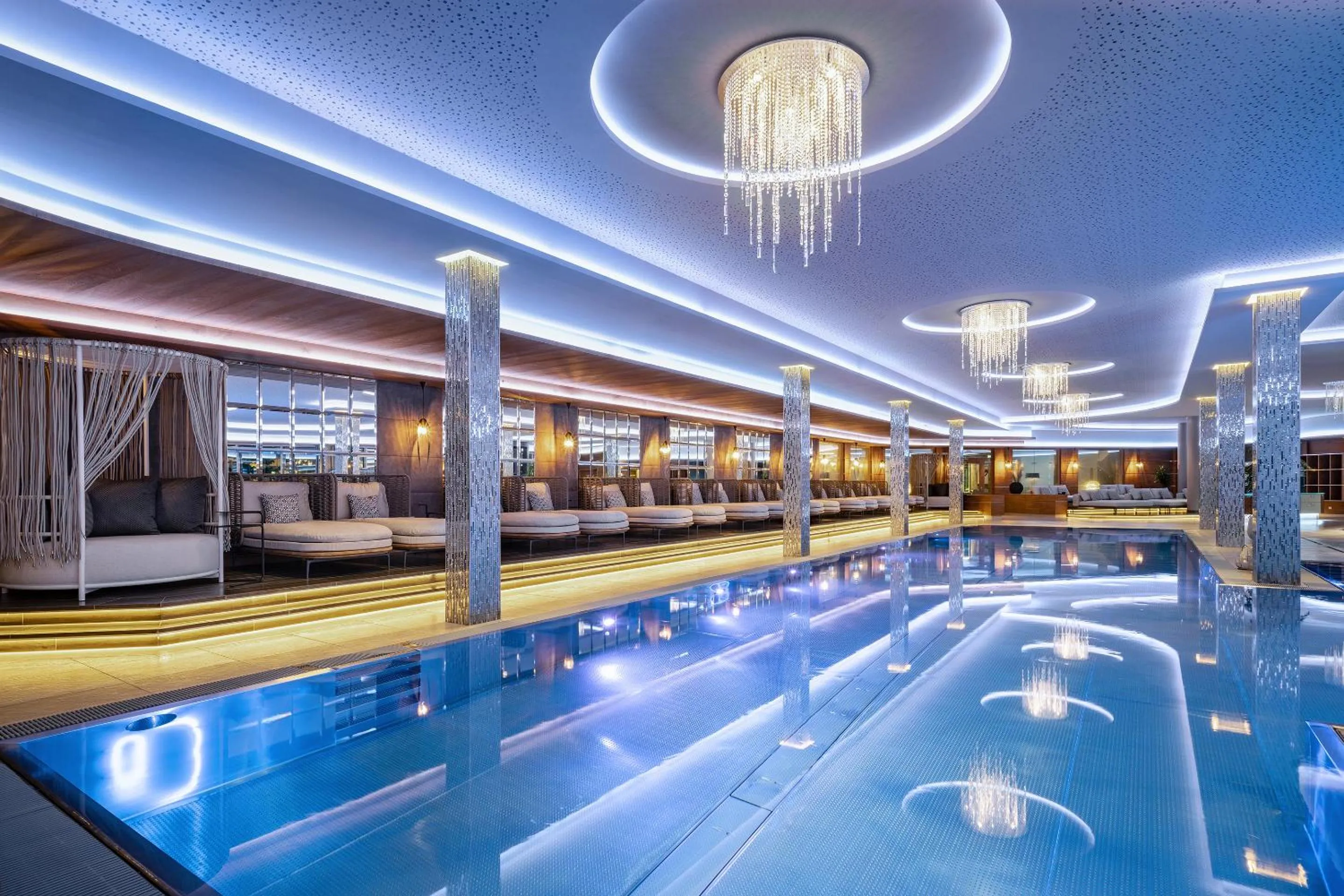Swimming pool in Wellness- & Sporthotel Jagdhof