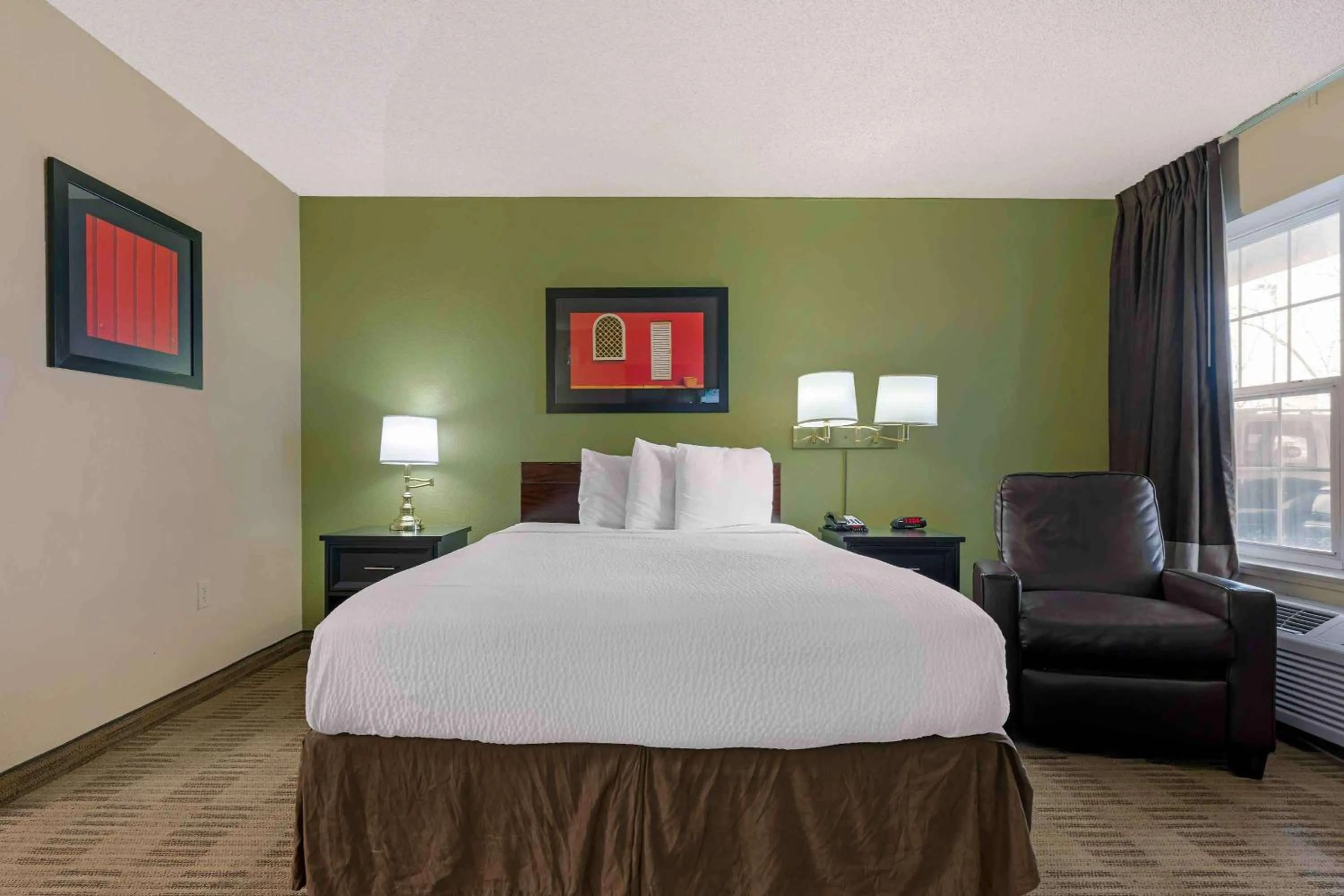 Bedroom, Bed in Extended Stay America Suites - Sacramento - Arden Way