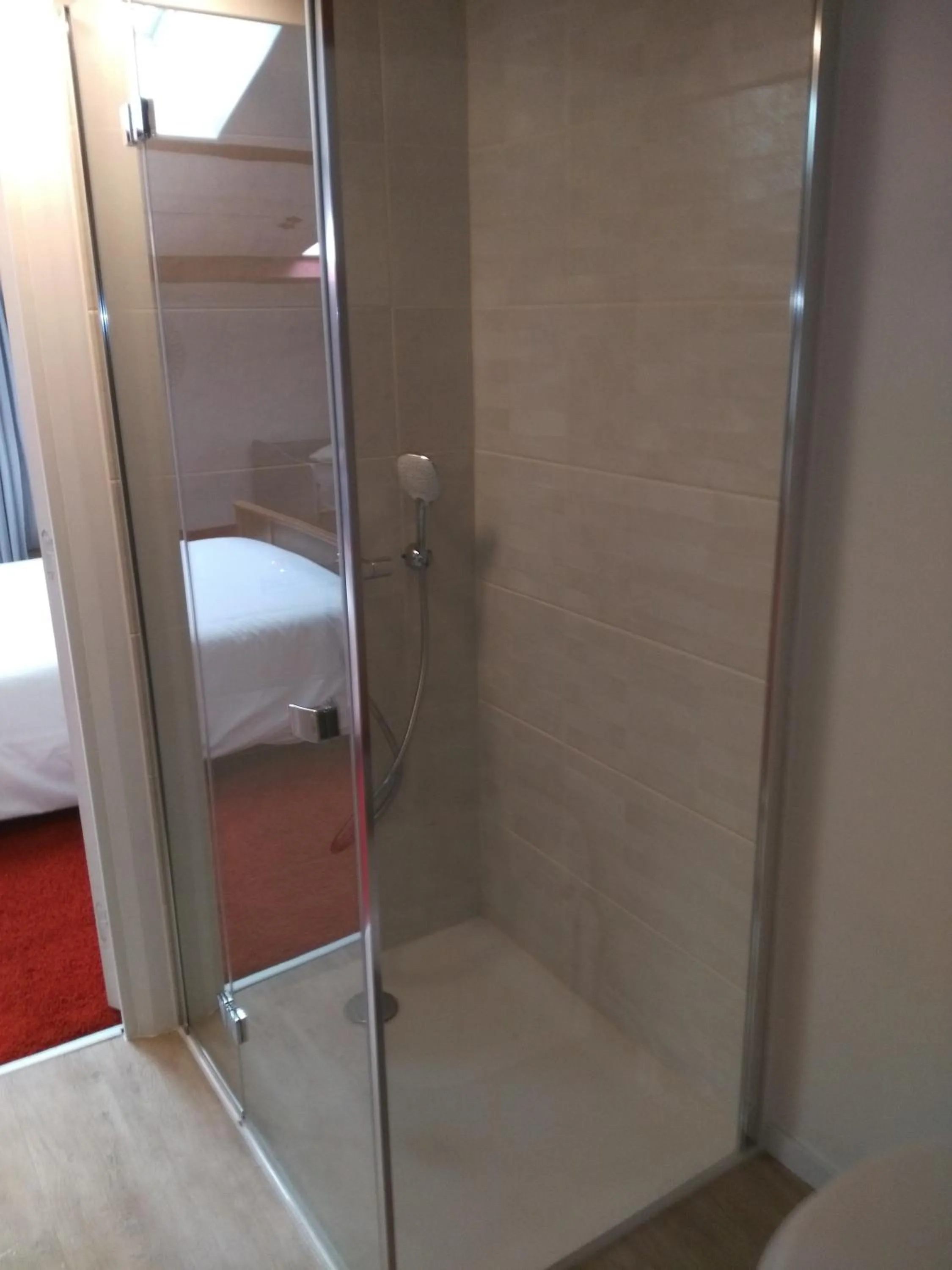 Bathroom, Bed in Maison d'hôtes La Chabanaise - Marais Poitevin