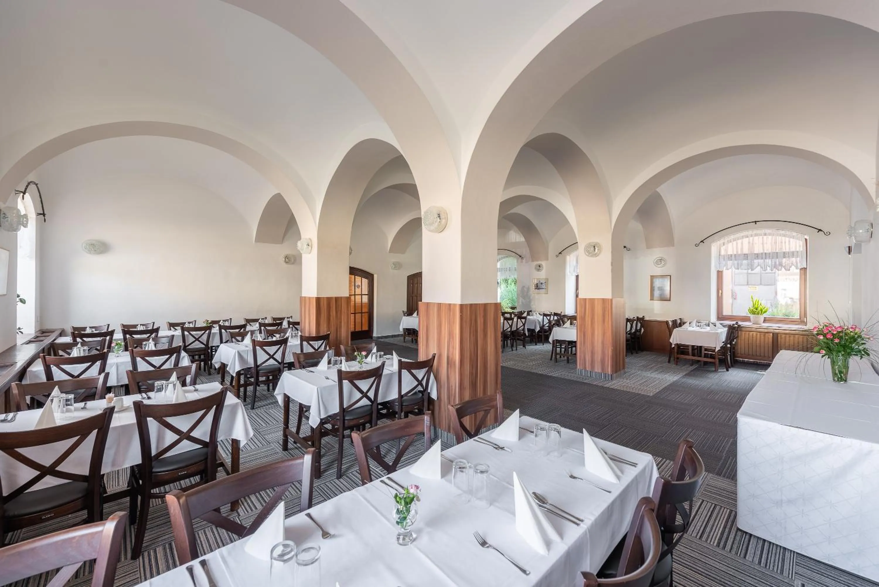 Restaurant/places to eat in Hotel Floret