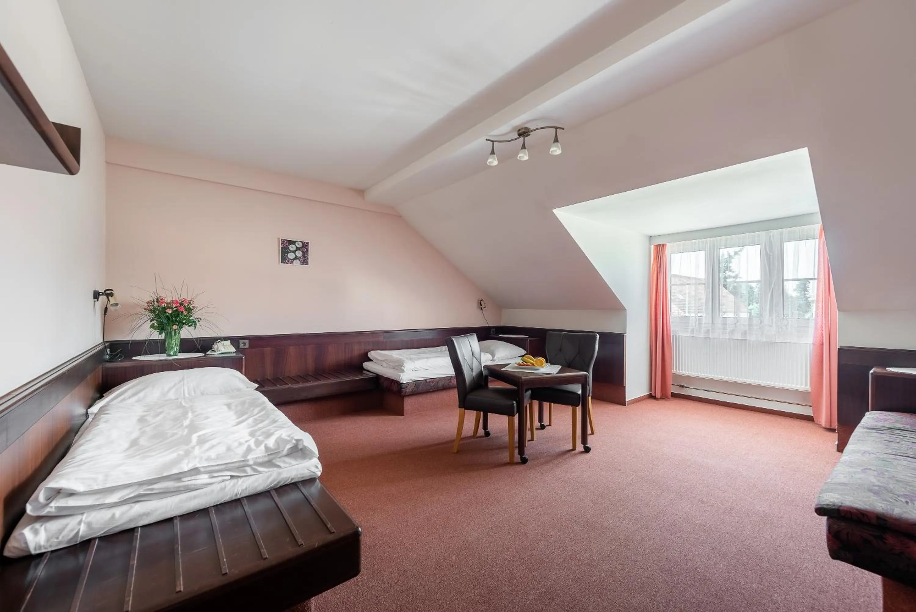 Photo of the whole room in Hotel Floret