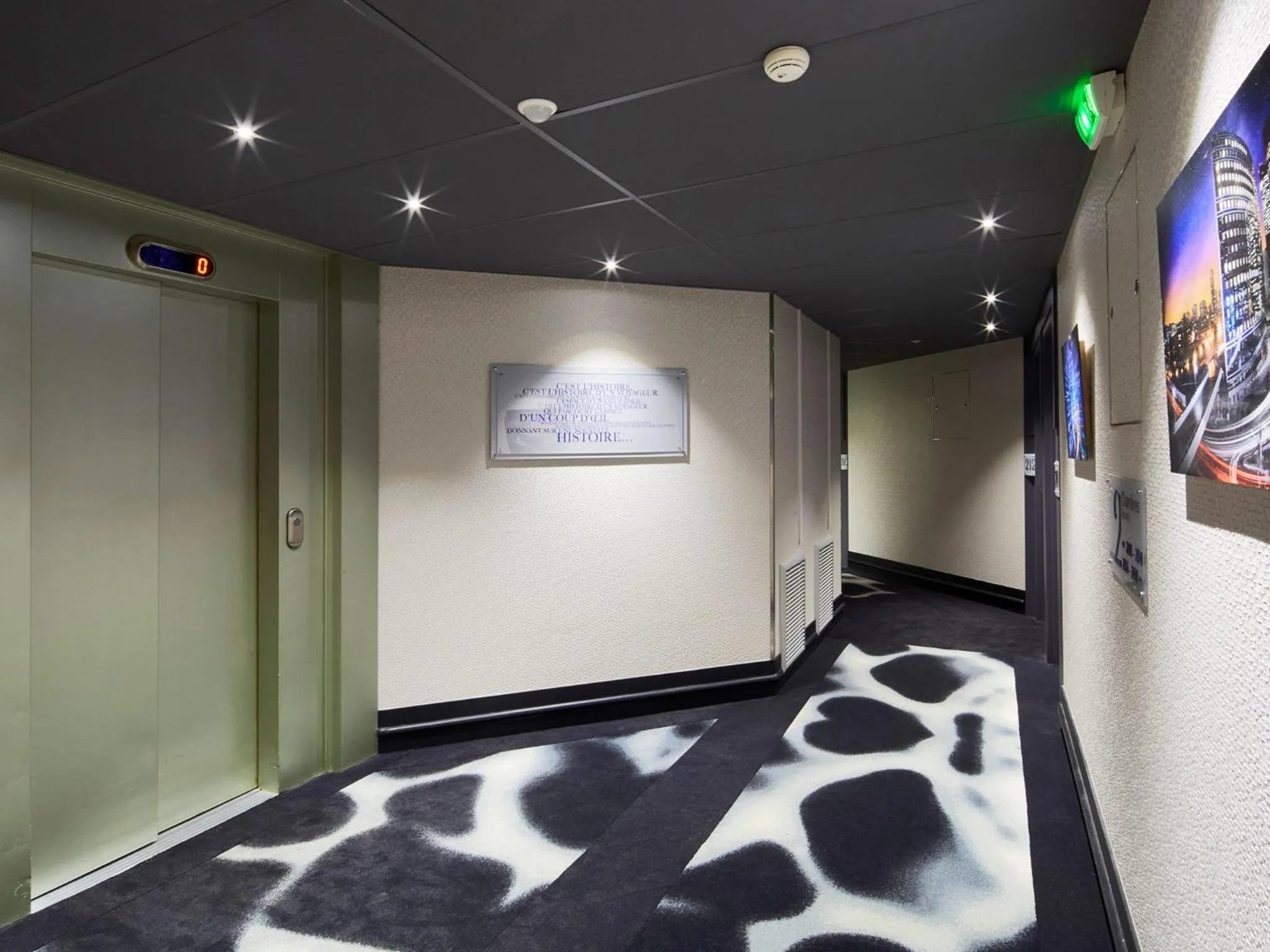 Lobby or reception in Kyriad Paris Ouest - Bezons La Défense