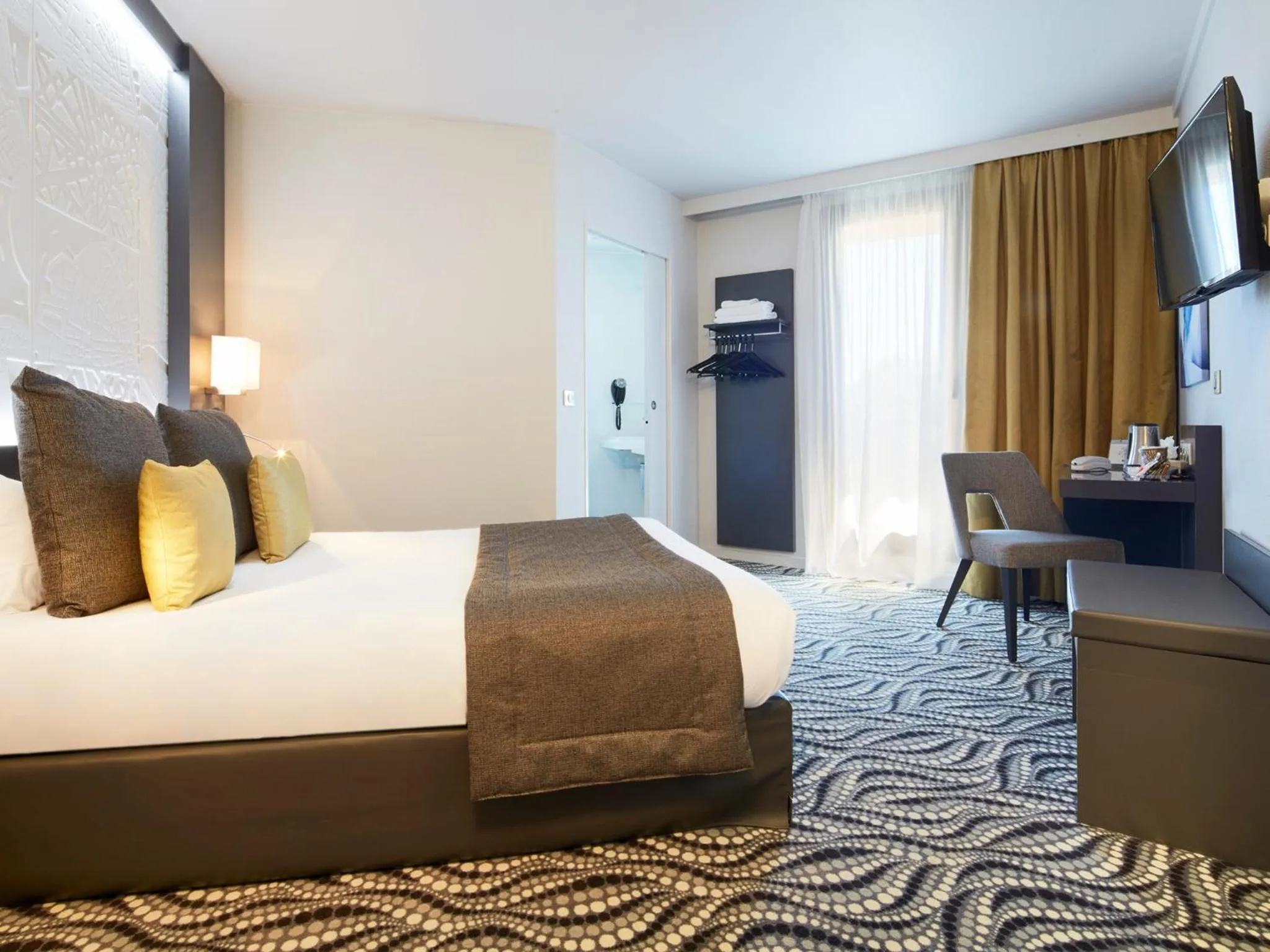 Bedroom, Bed in Kyriad Paris Ouest - Bezons La Défense