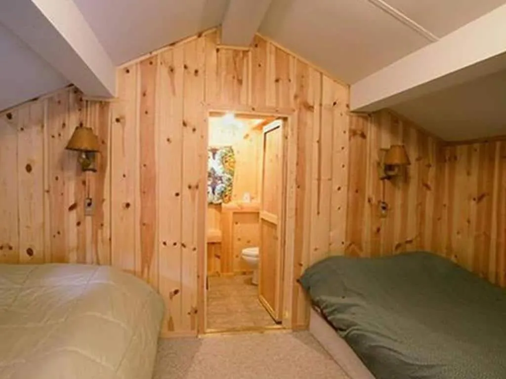 Bed in Silver Gate Lodging