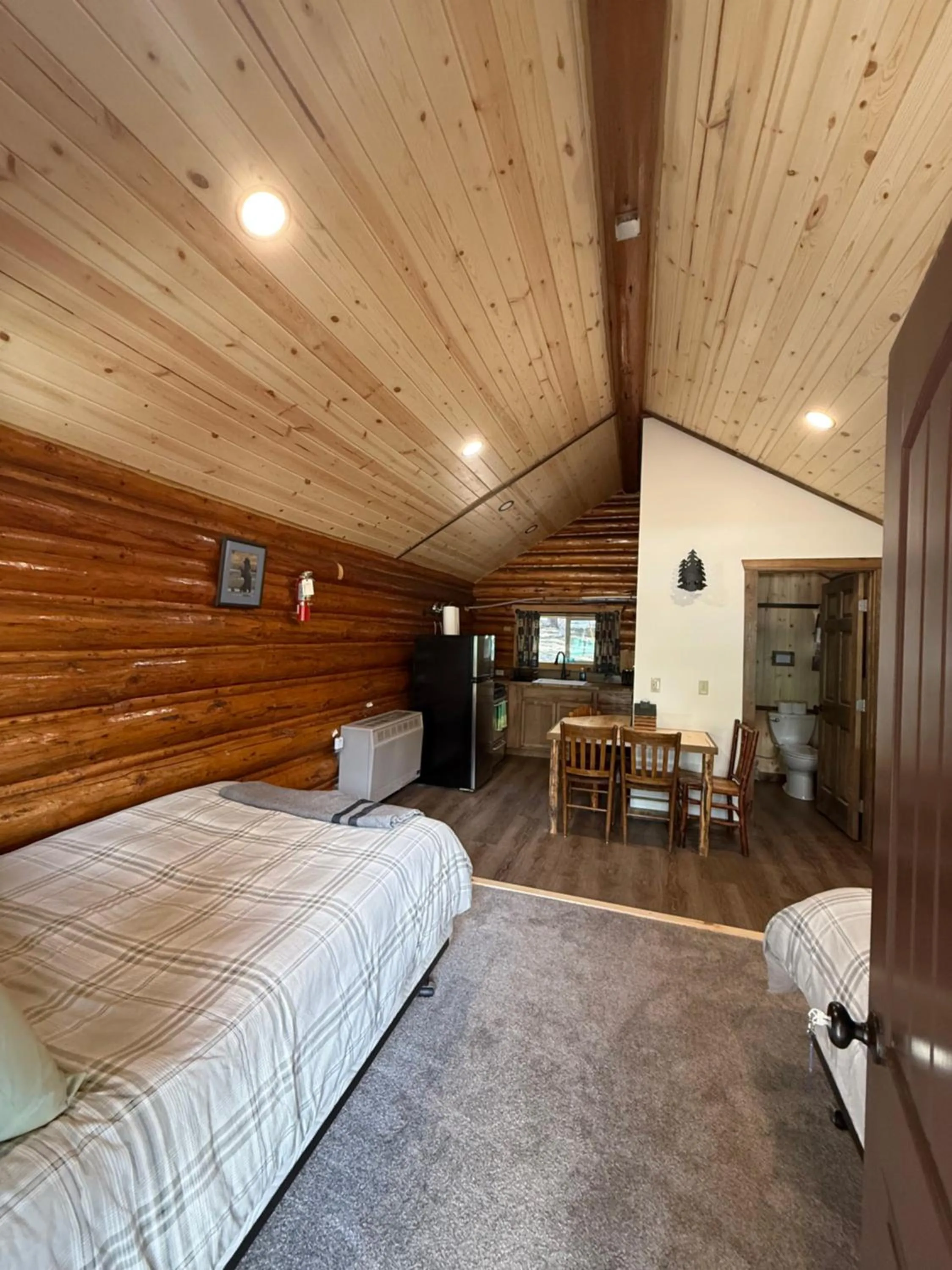 Bed in Silver Gate Lodging