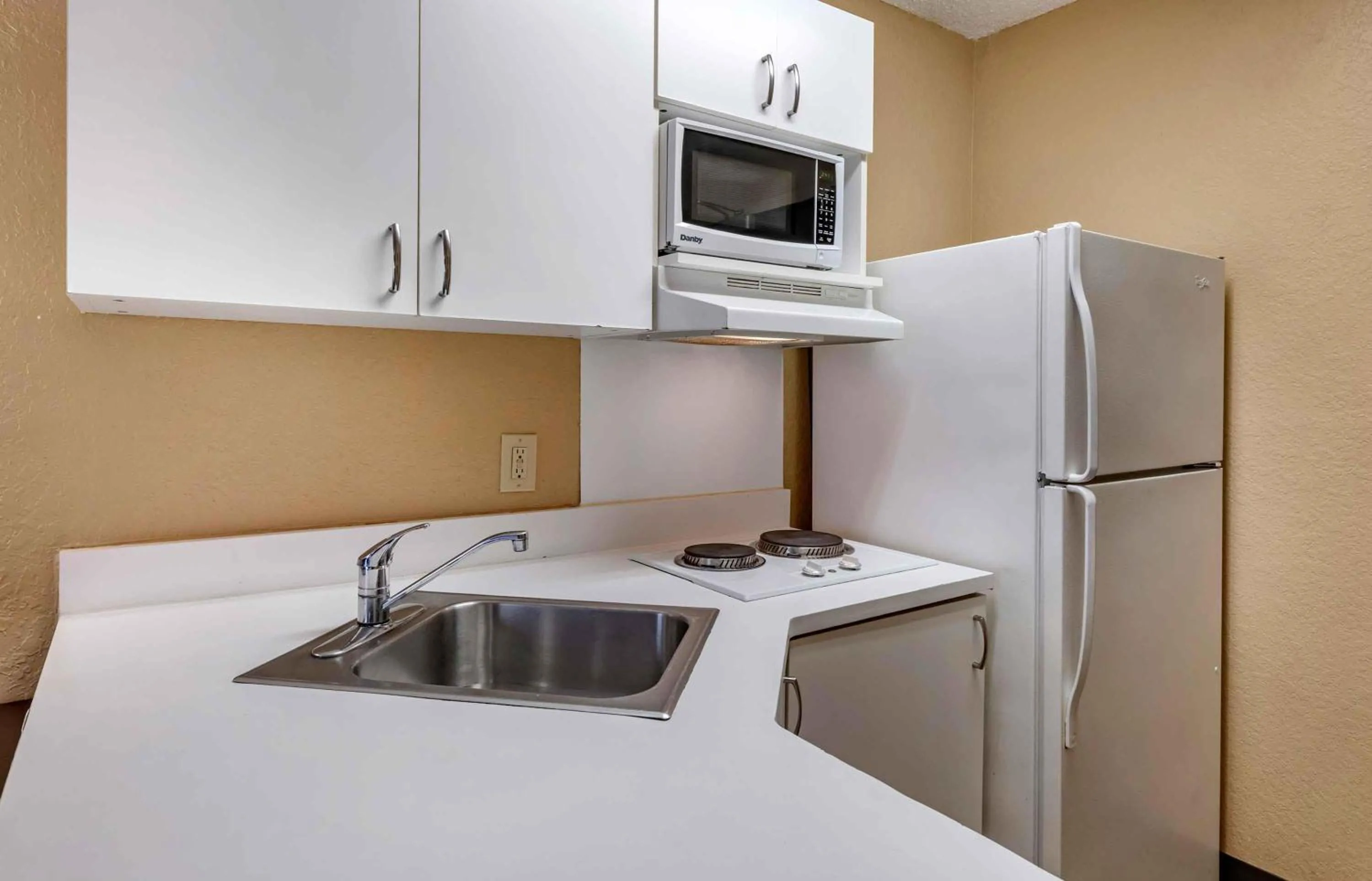 Kitchen or kitchenette in Extended Stay America Suites - Orlando - Orlando Theme Parks - Major Blvd
