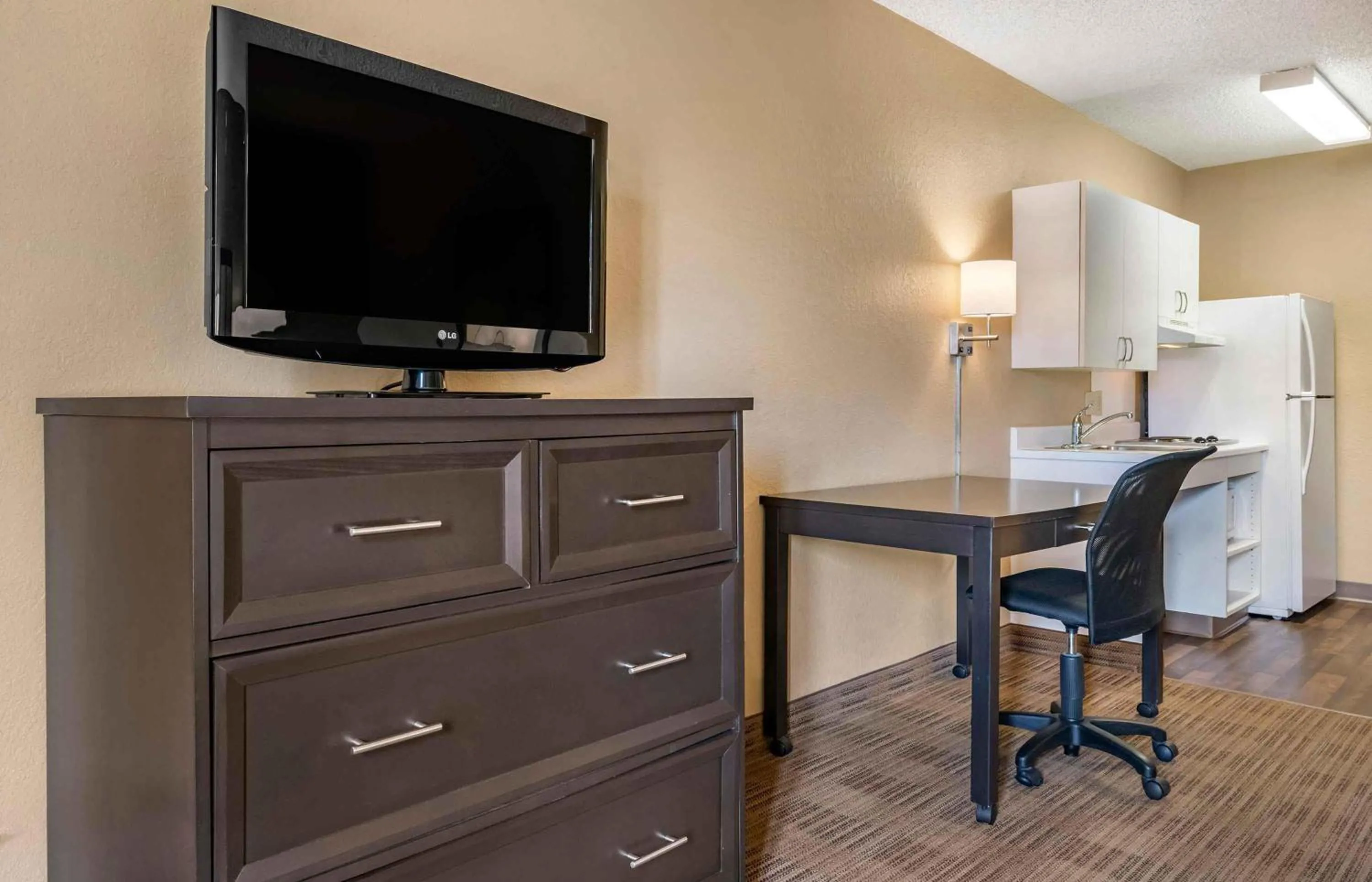 Bedroom in Extended Stay America Suites - Orlando - Orlando Theme Parks - Major Blvd