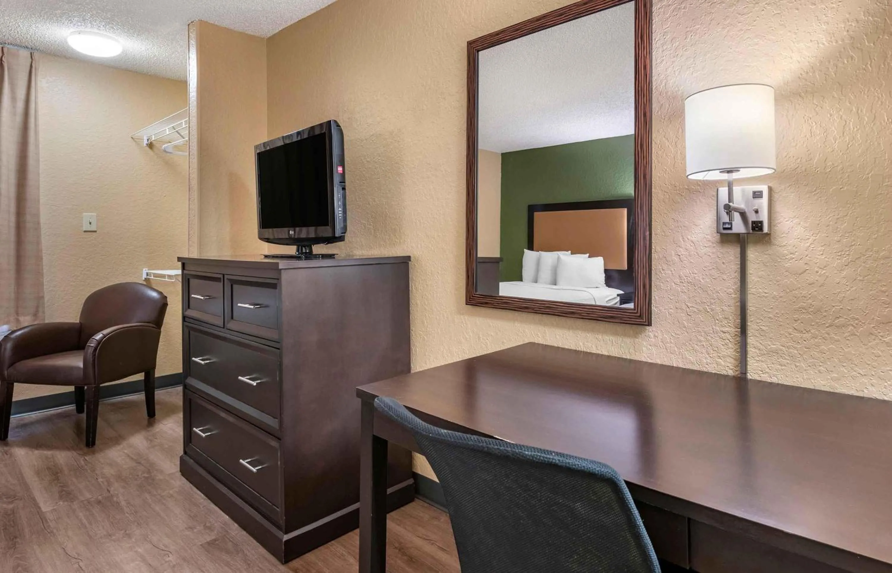 Bedroom in Extended Stay America Suites - Orlando - Orlando Theme Parks - Major Blvd