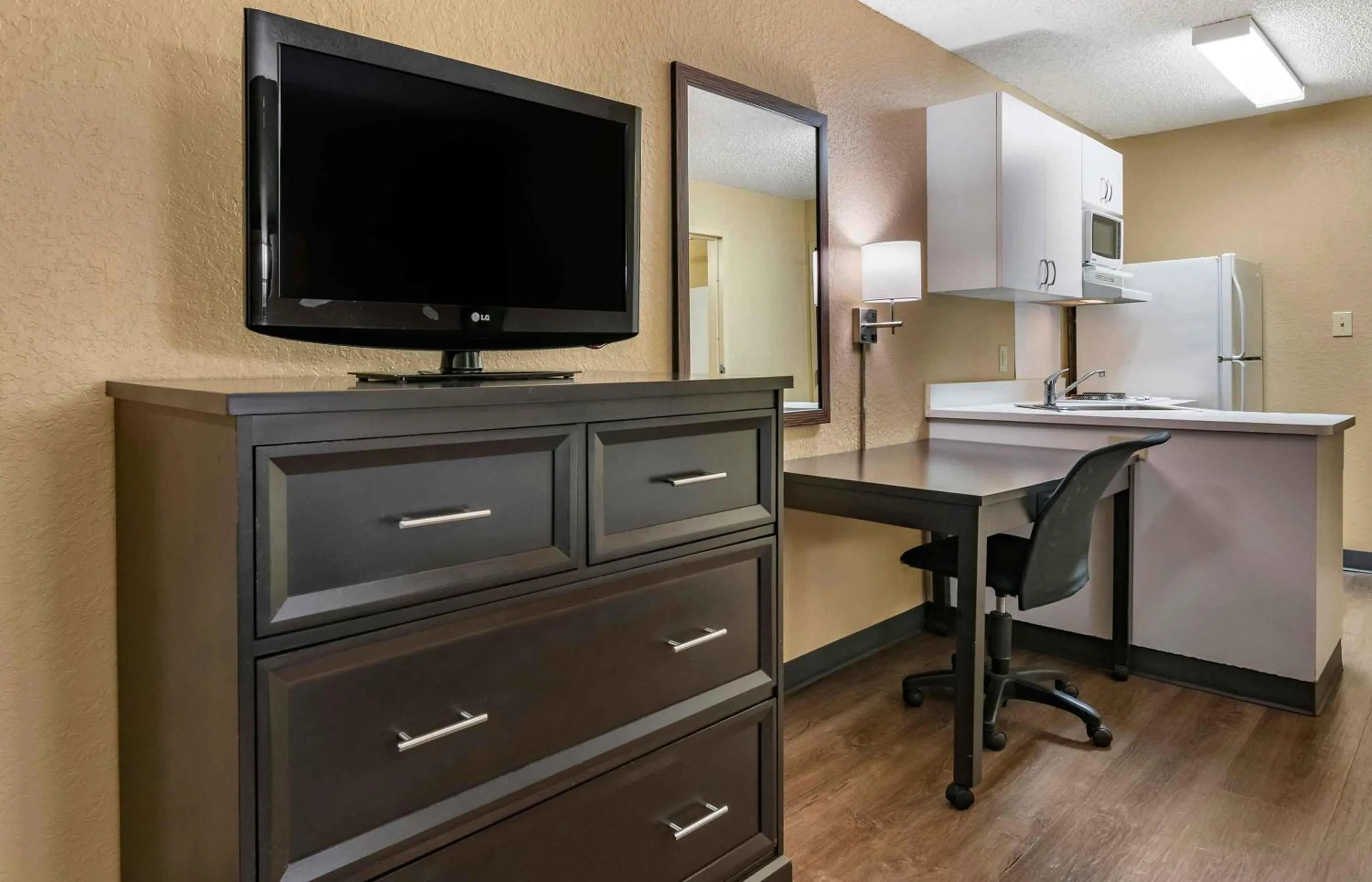 Bedroom in Extended Stay America Suites - Orlando - Orlando Theme Parks - Major Blvd