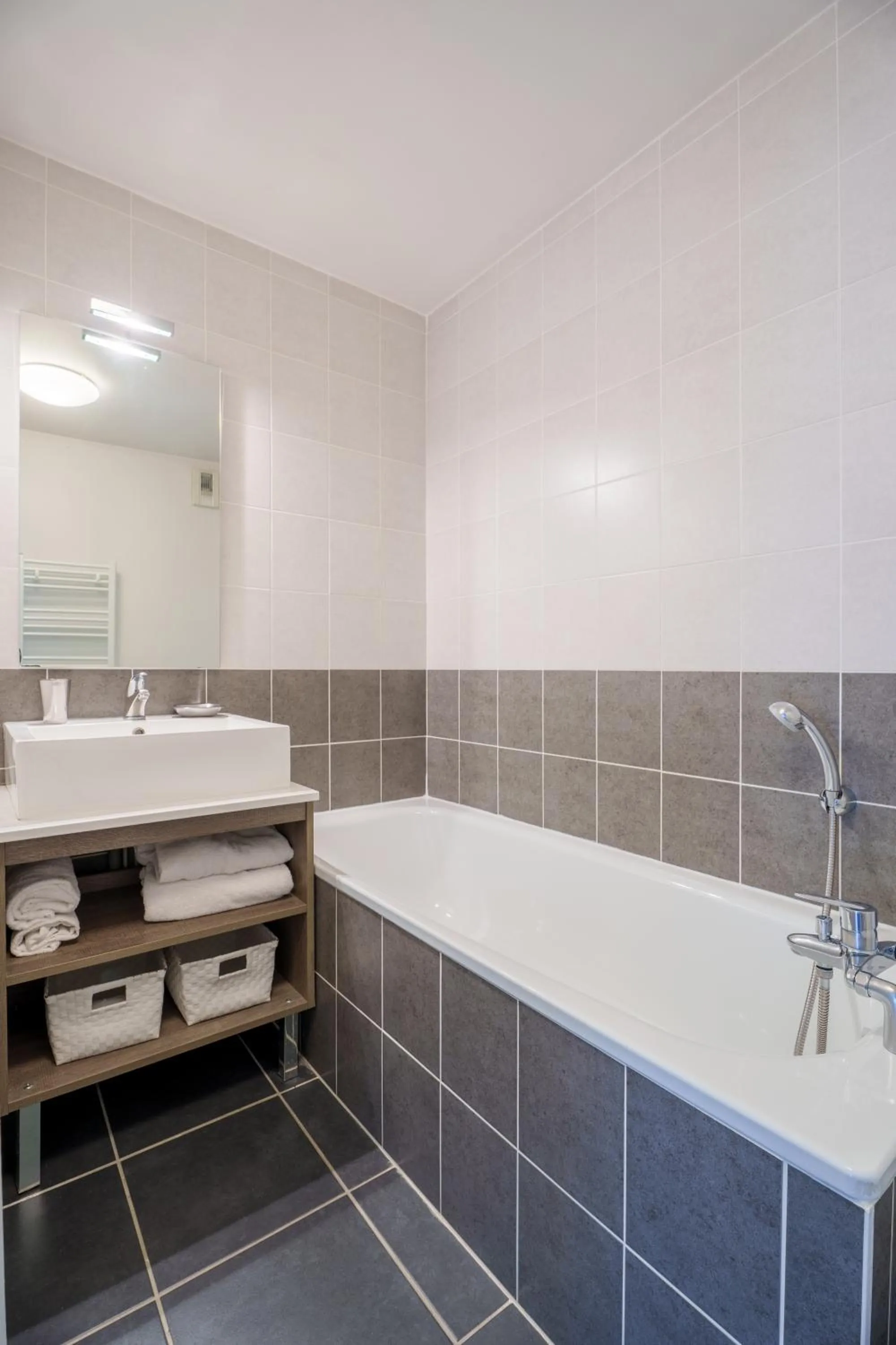 Bathroom in Tempologis - Chateau de la Rochette