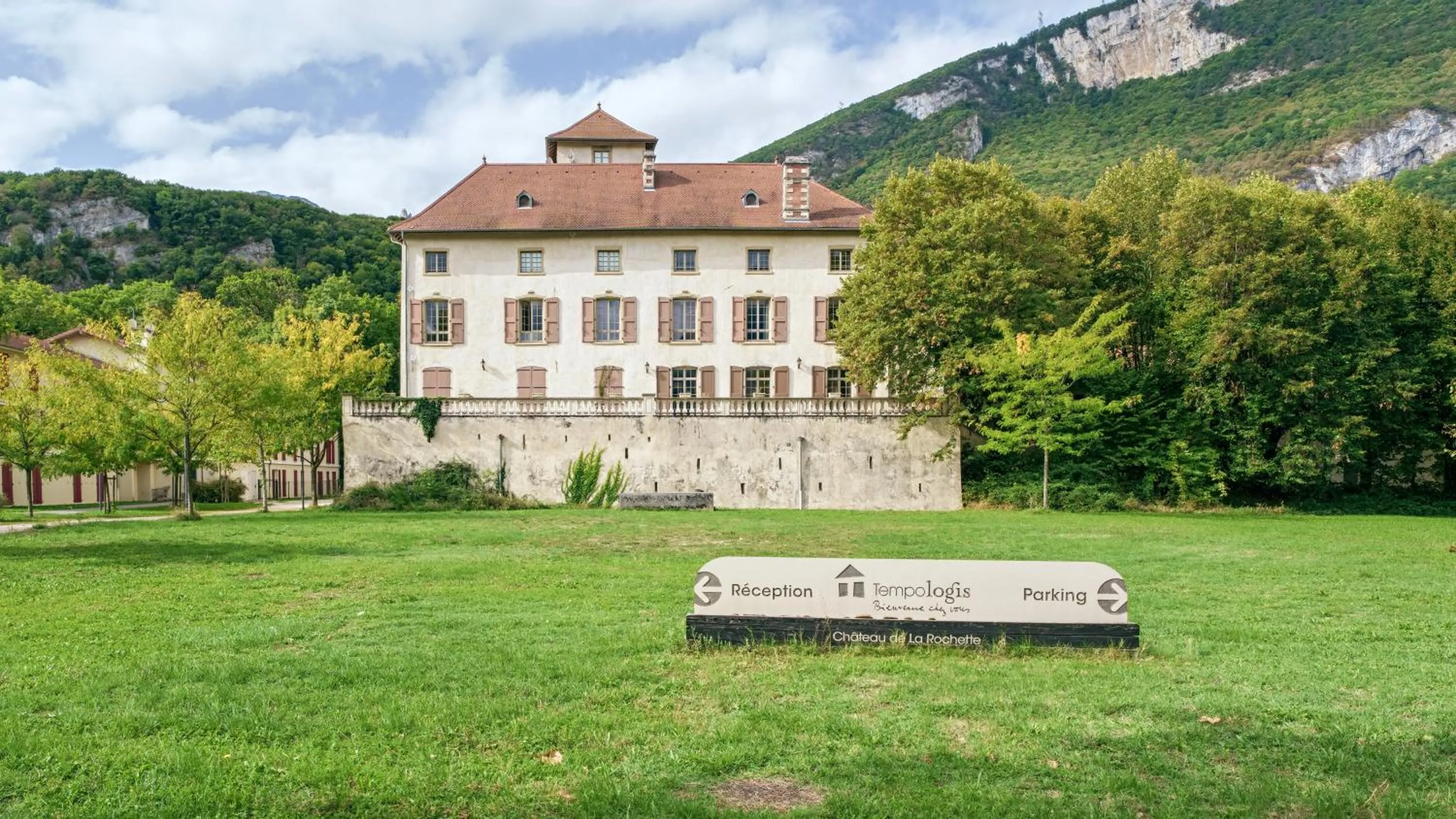 Property building in Tempologis - Chateau de la Rochette