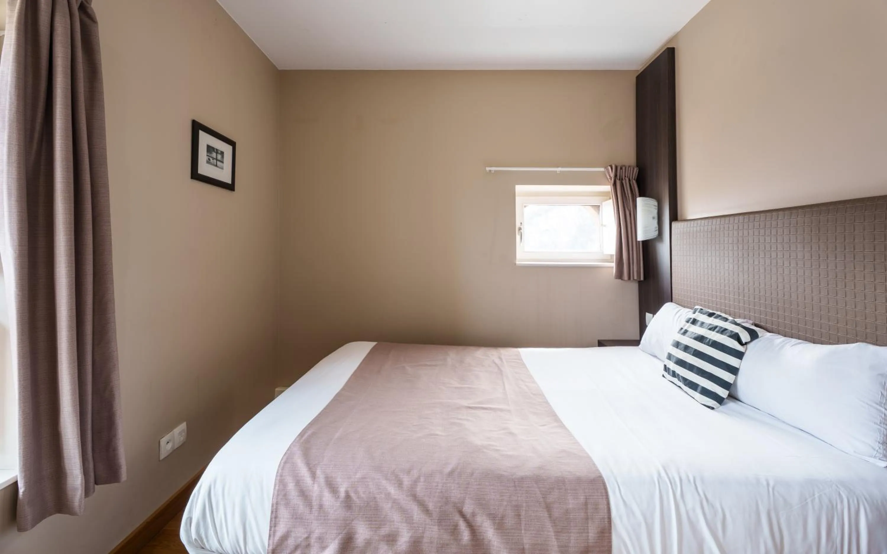 Bedroom, Bed in Tempologis - Chateau de la Rochette