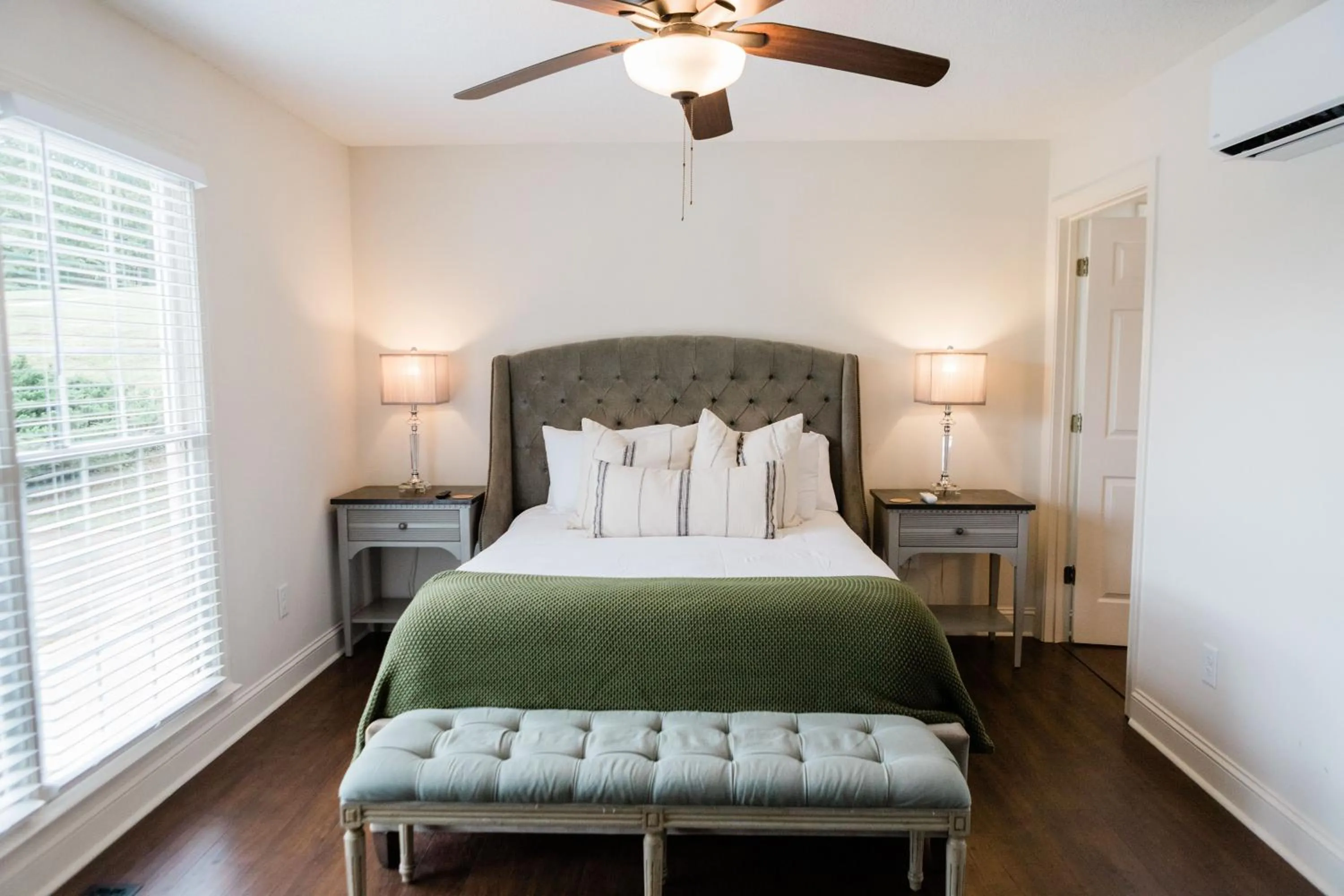 Bedroom, Bed in Dahlonega Resort and Vineyard