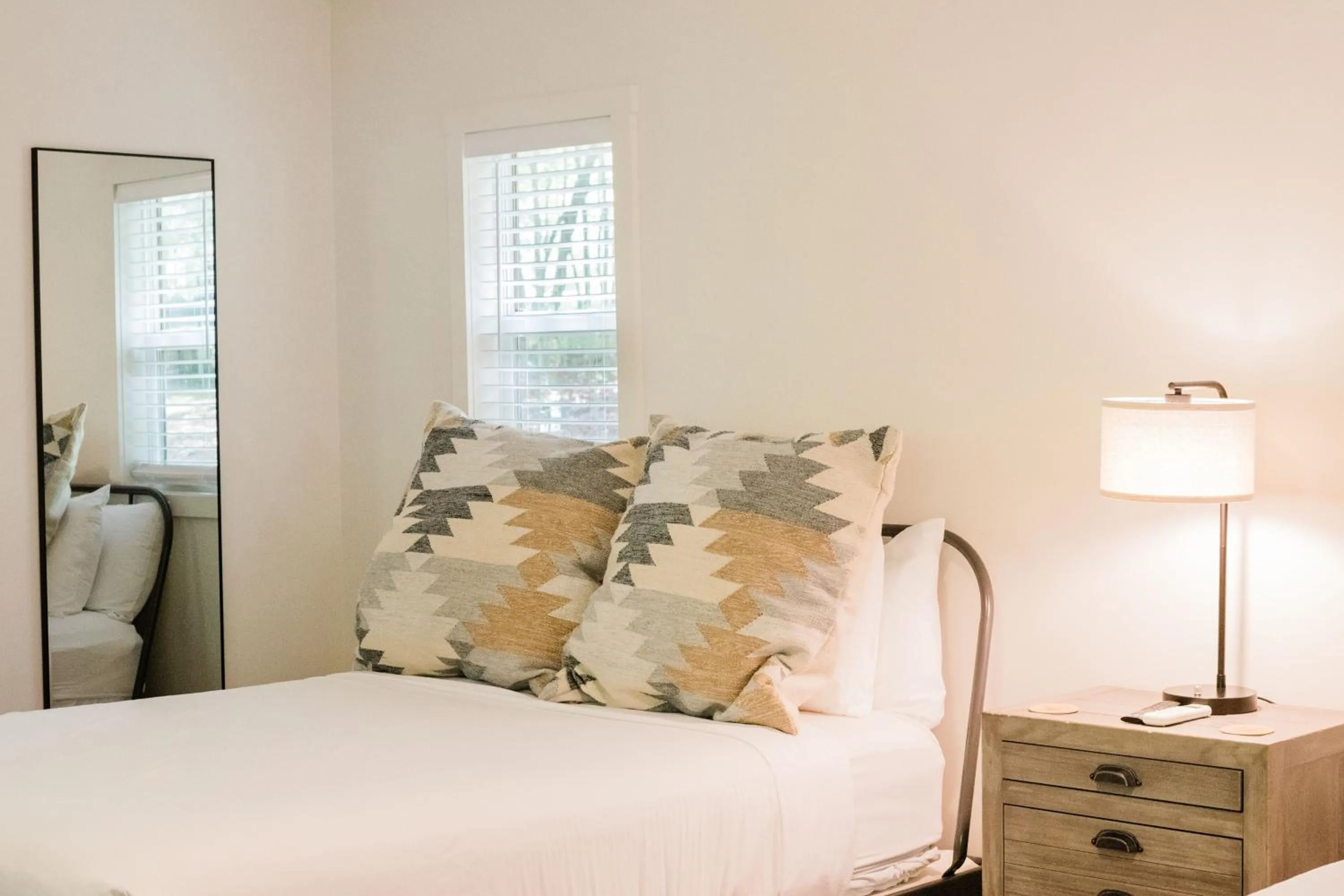 Bed in Dahlonega Resort and Vineyard