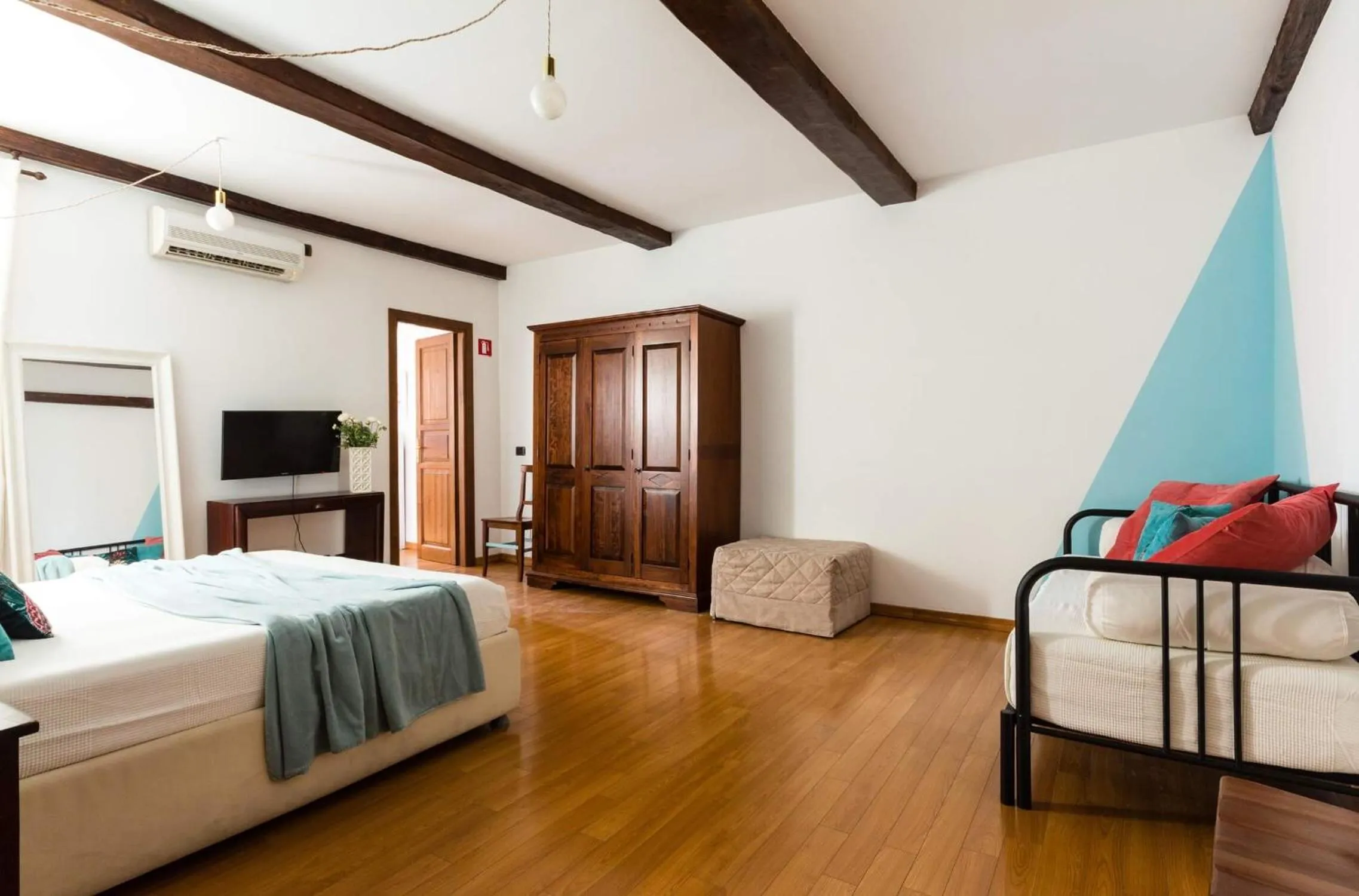 Photo of the whole room, Bed in Torripa Group - Trastevere