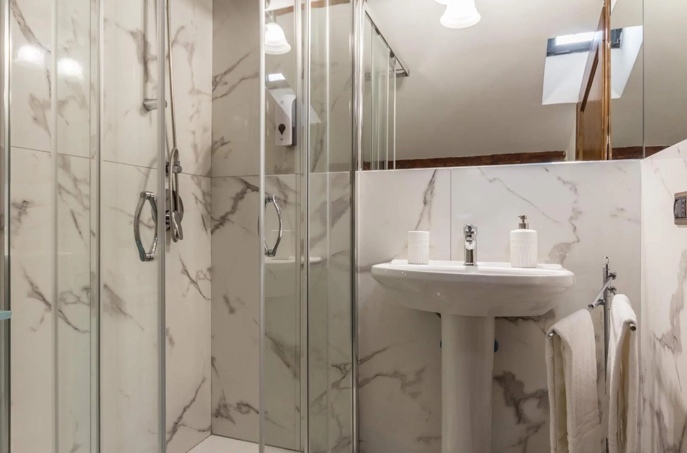 Shower in Torripa Group - Trastevere