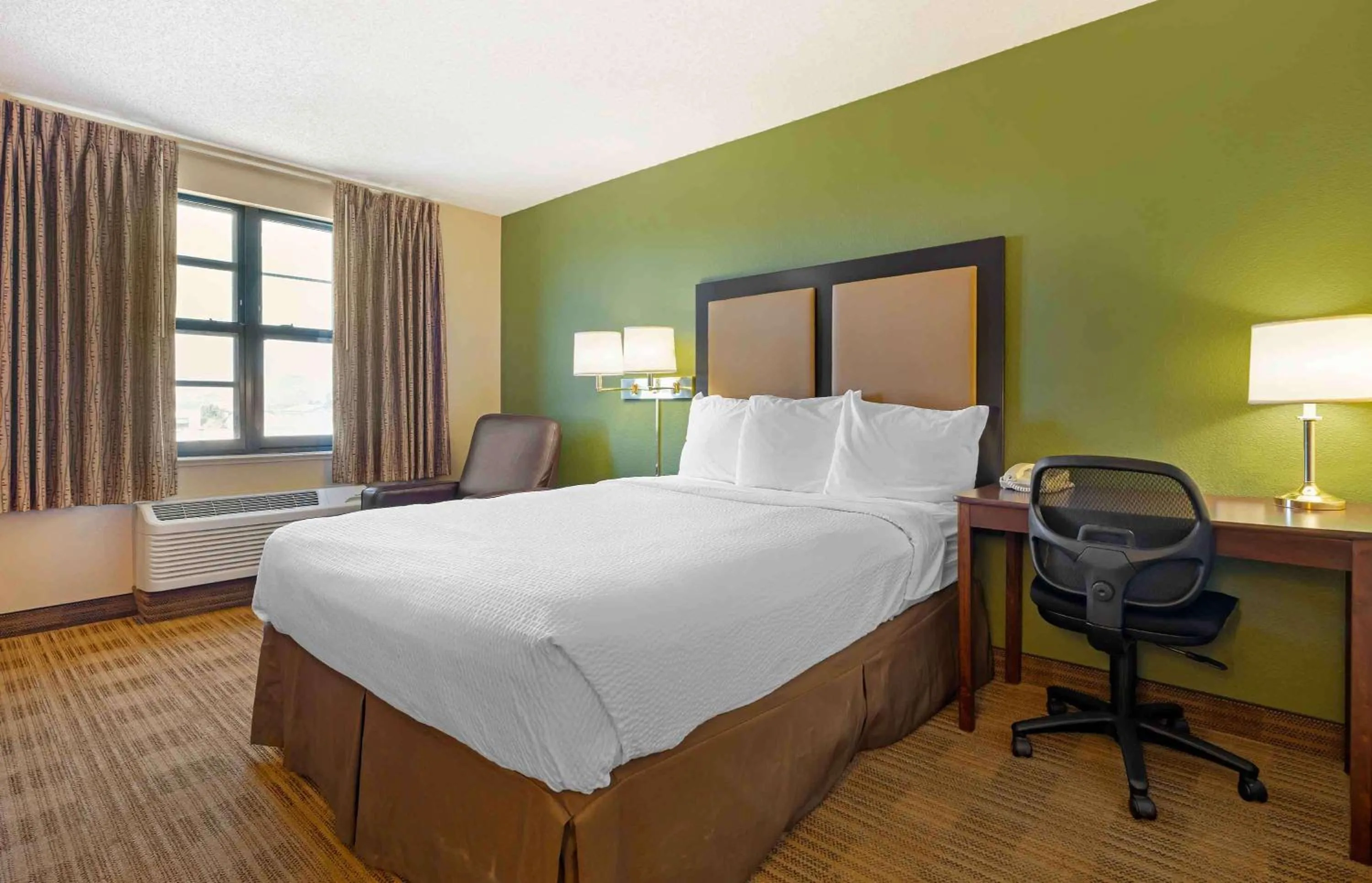 Bedroom, Bed in Extended Stay America Suites - Reno - South Meadows
