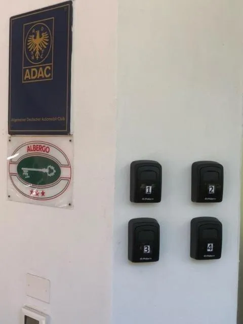 Logo/Certificate/Sign in Hotel Elite