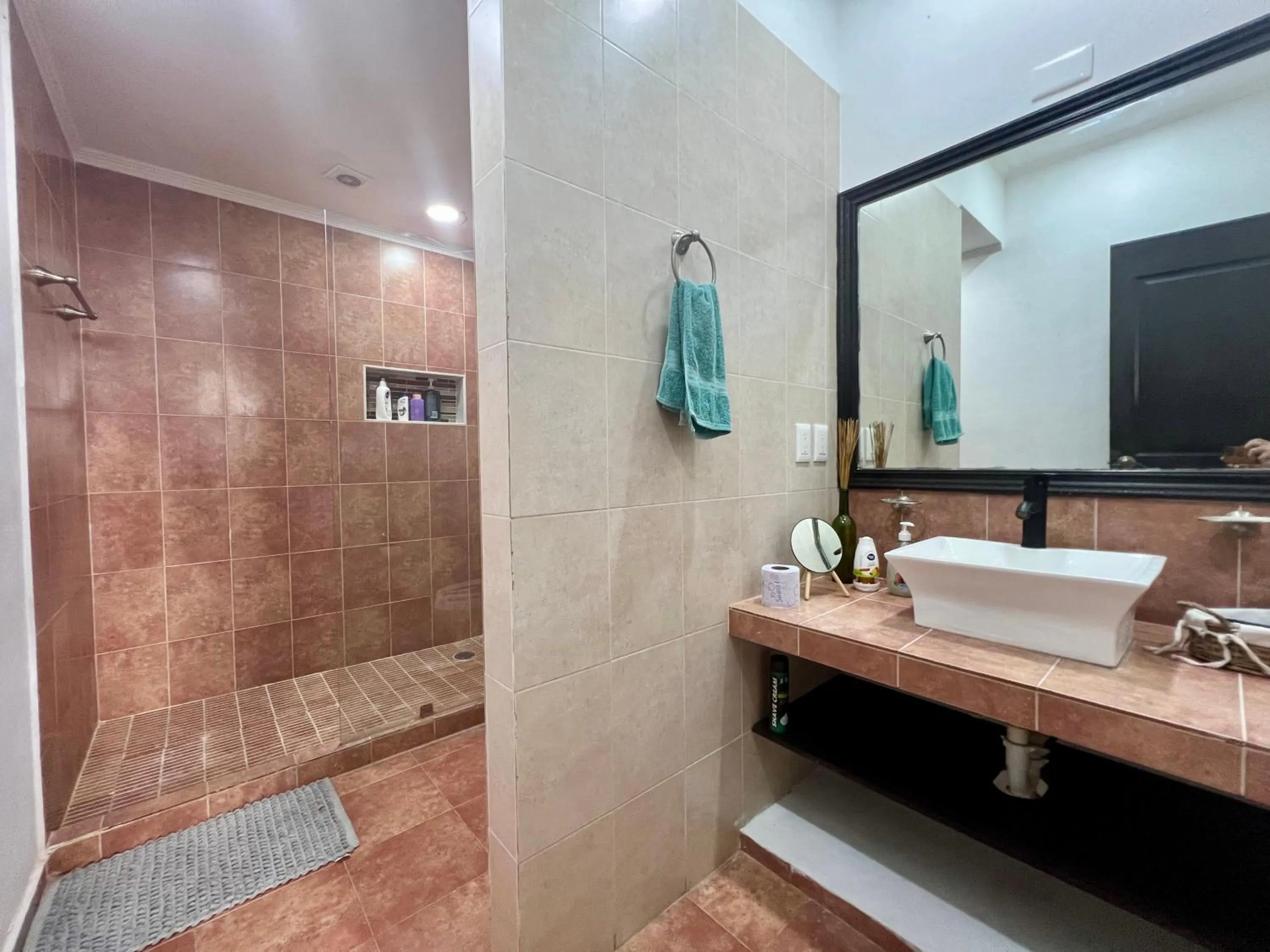 Shower in Cancun-Soho