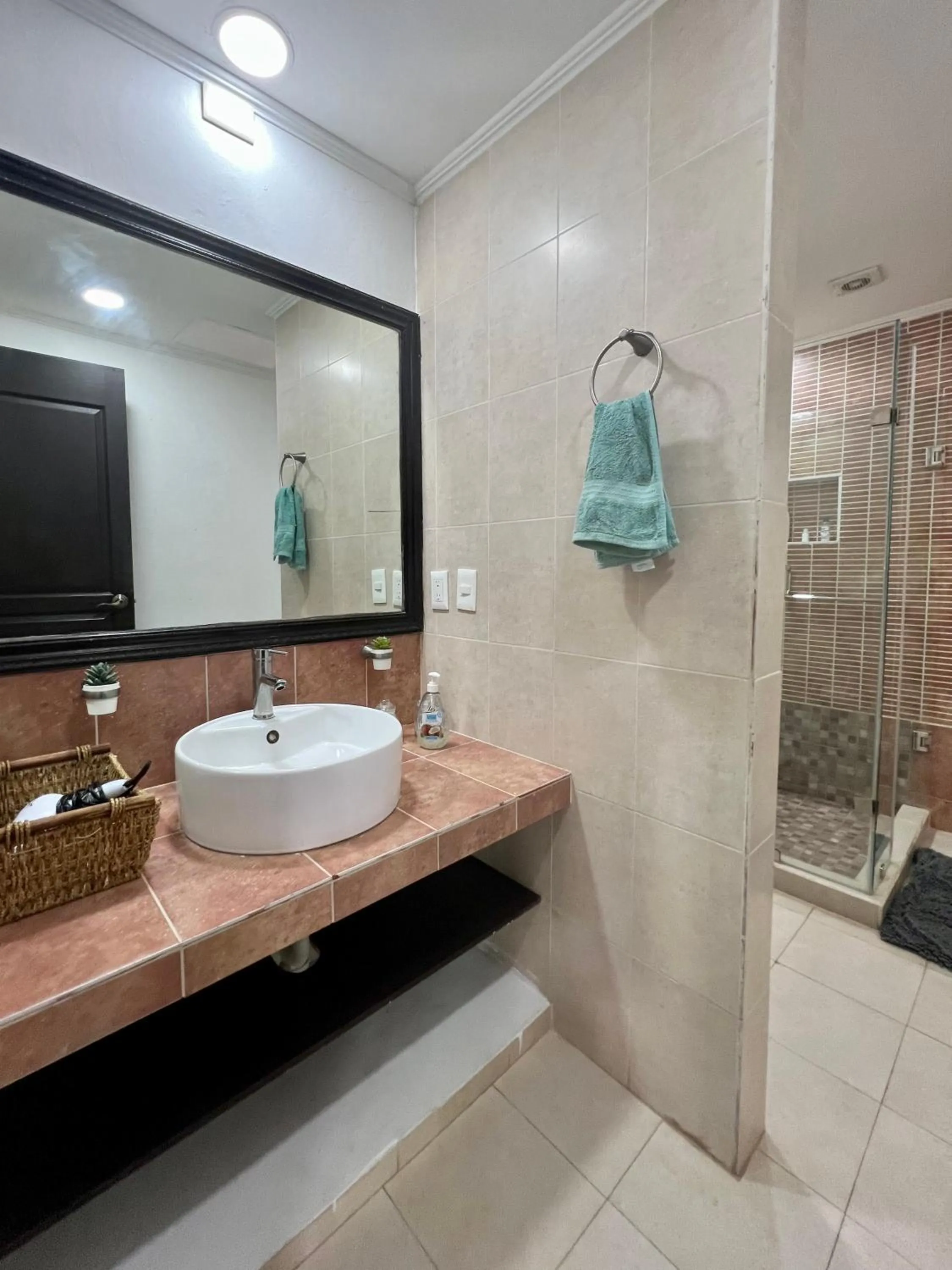 Shower in Cancun-Soho