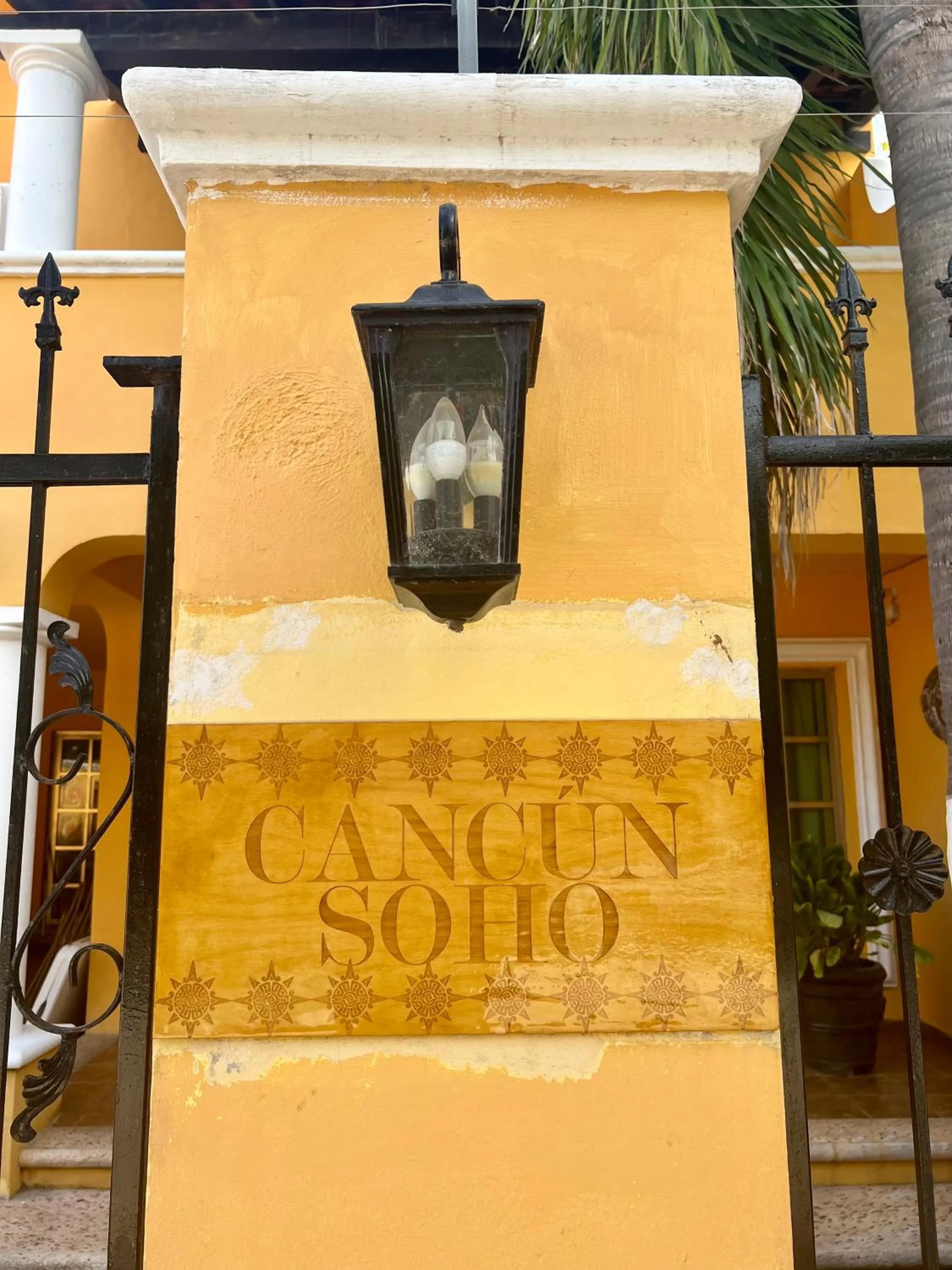 Facade/entrance in Cancun-Soho