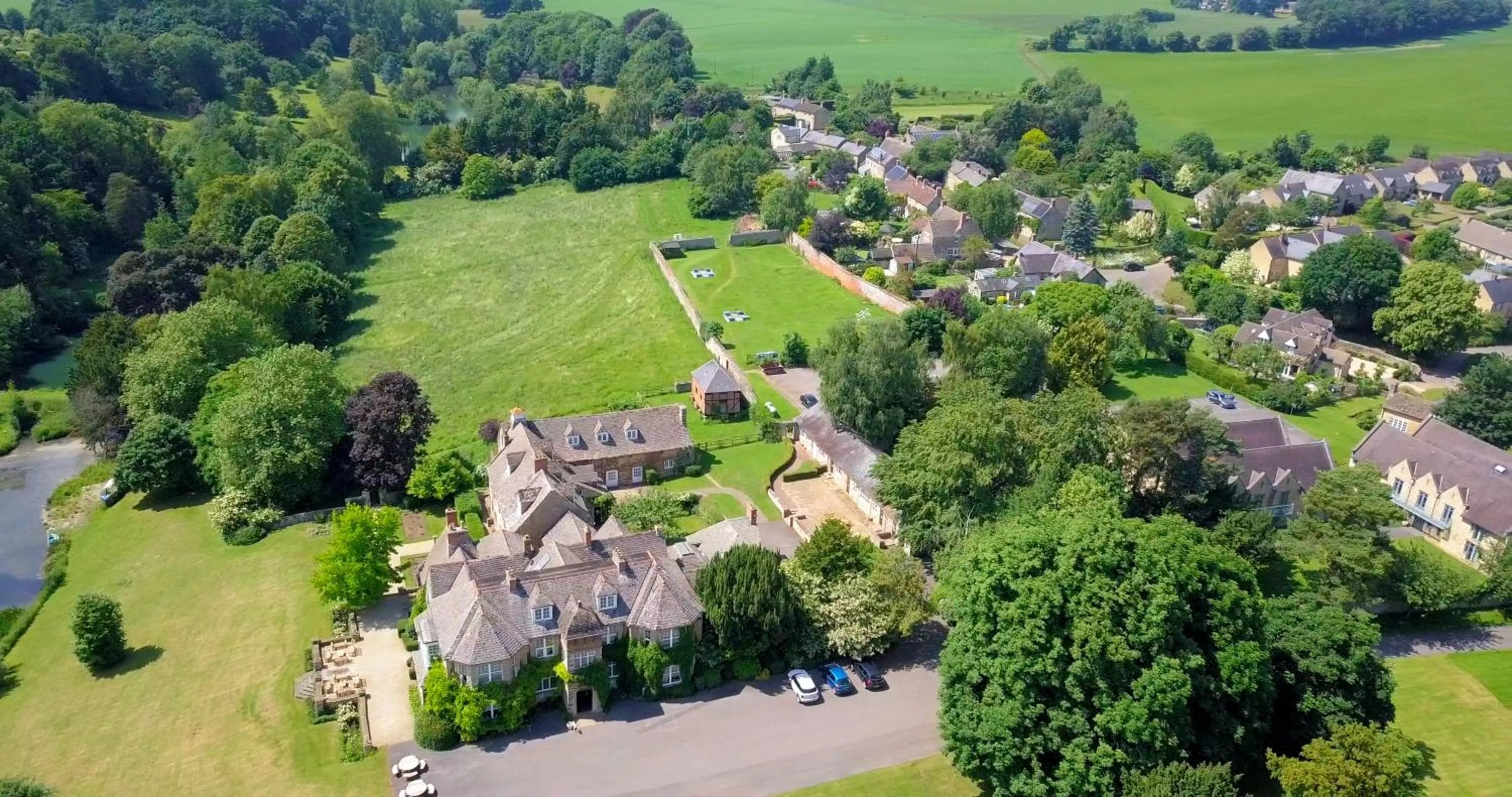 Area and facilities in Middle Aston House
