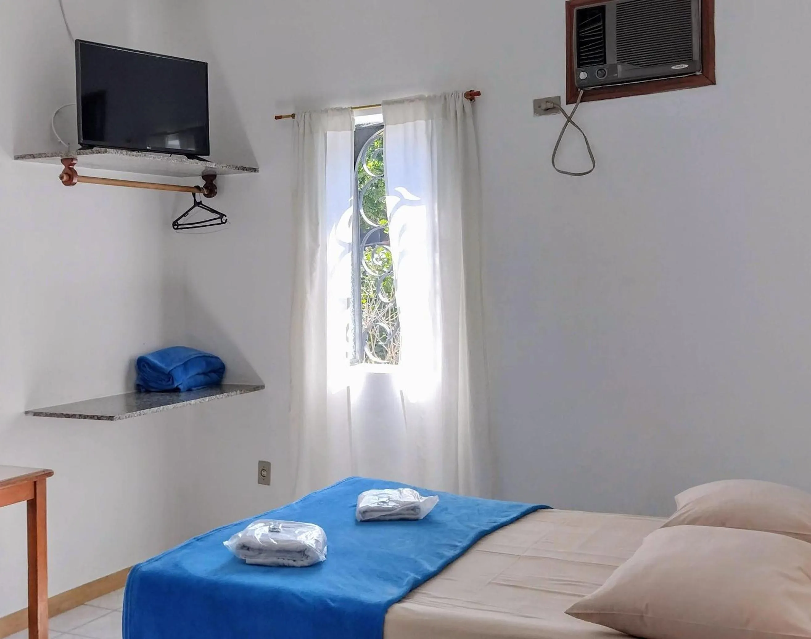 Photo of the whole room, Bed in Hotel Ponte Aérea - Aeroporto de Congonhas