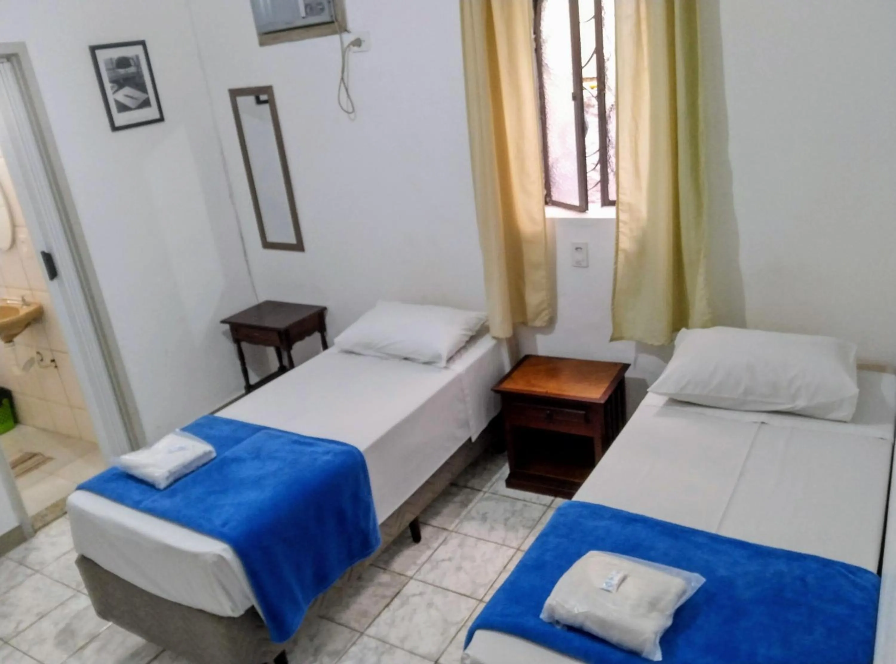 Photo of the whole room, Bed in Hotel Ponte Aérea - Aeroporto de Congonhas