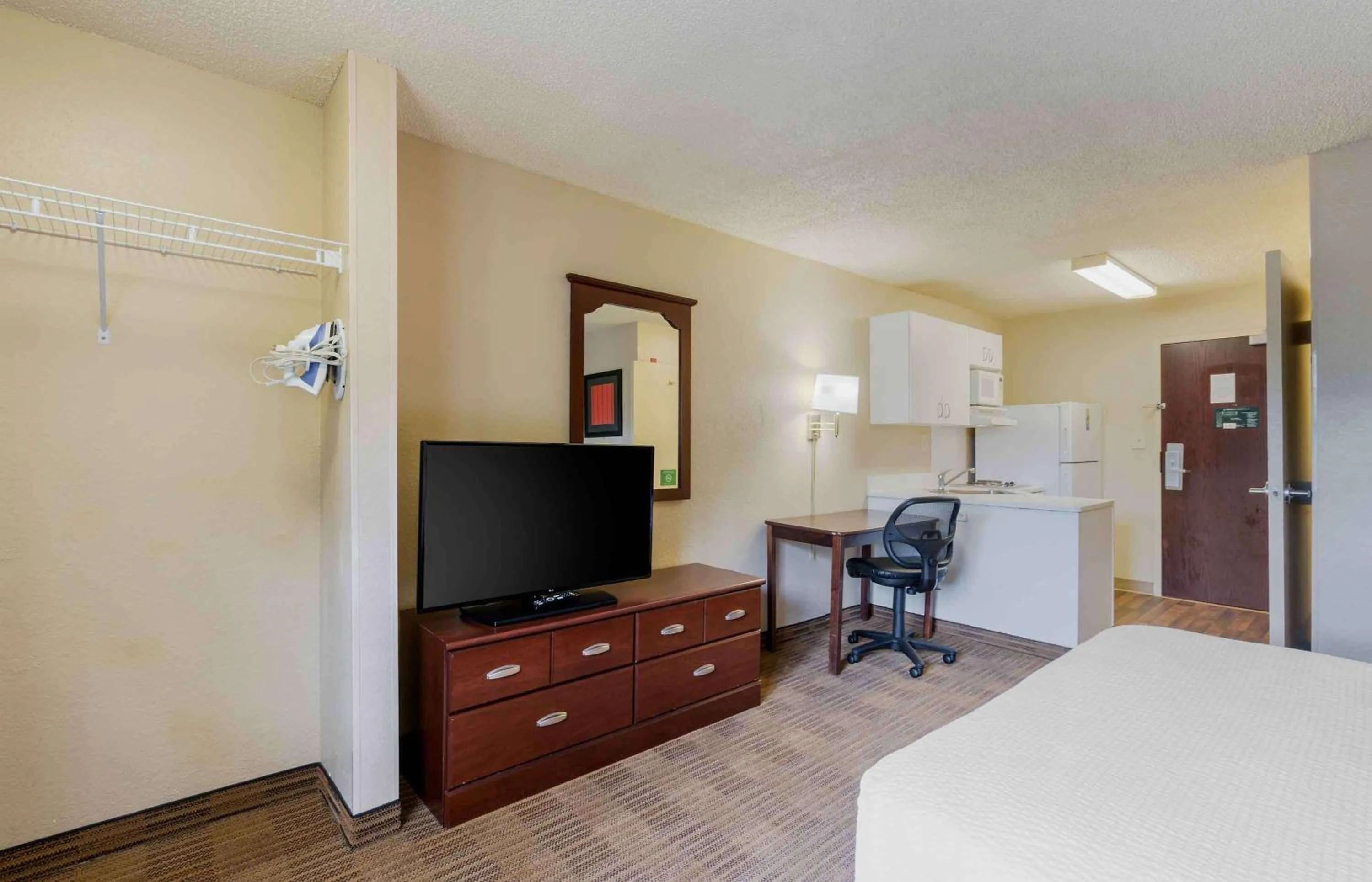 Bedroom, Bed in Extended Stay America Select Suites - Orlando - Maitland - 1760 Pembrook Dr