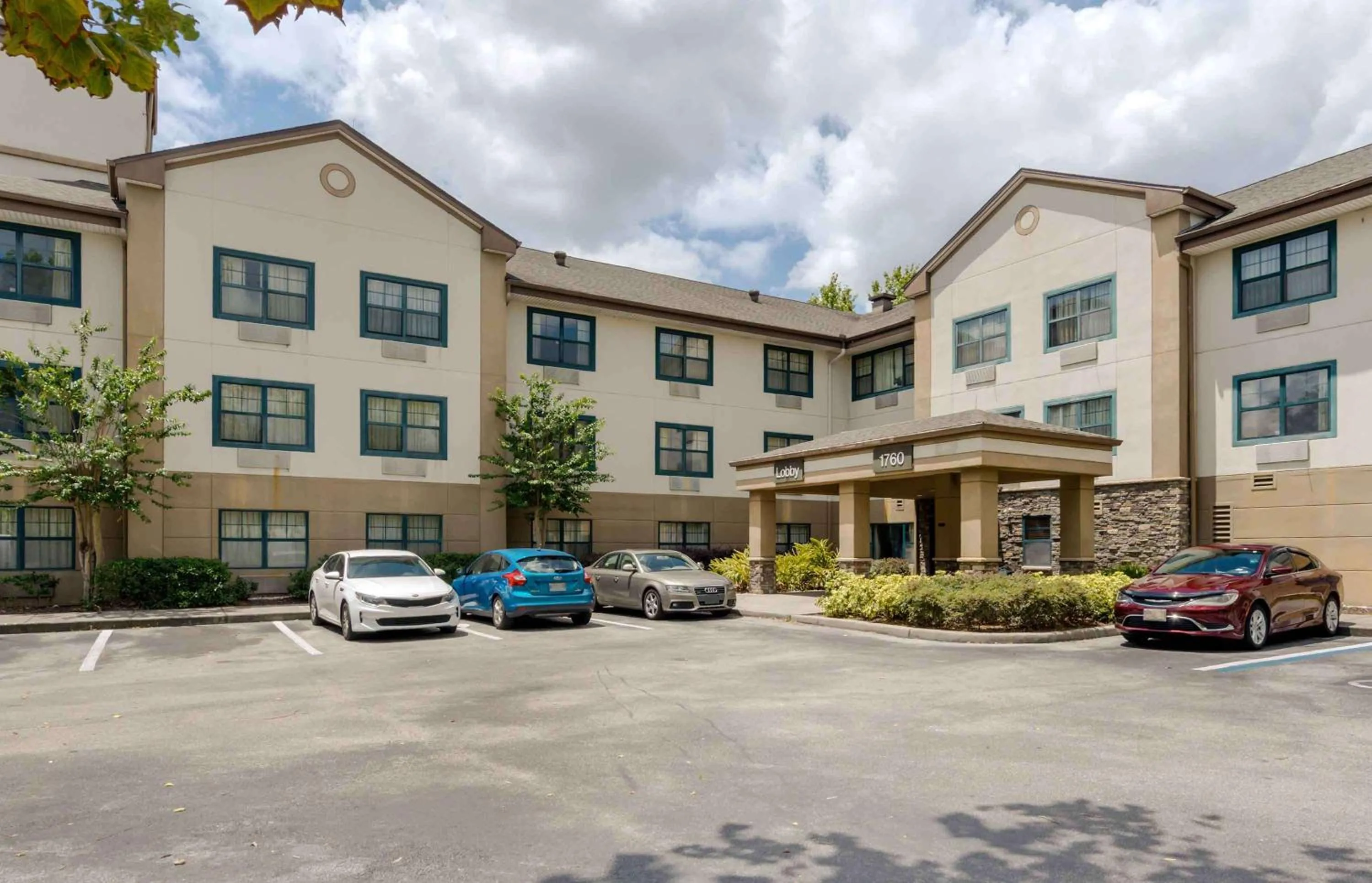 Property building in Extended Stay America Select Suites - Orlando - Maitland - 1760 Pembrook Dr