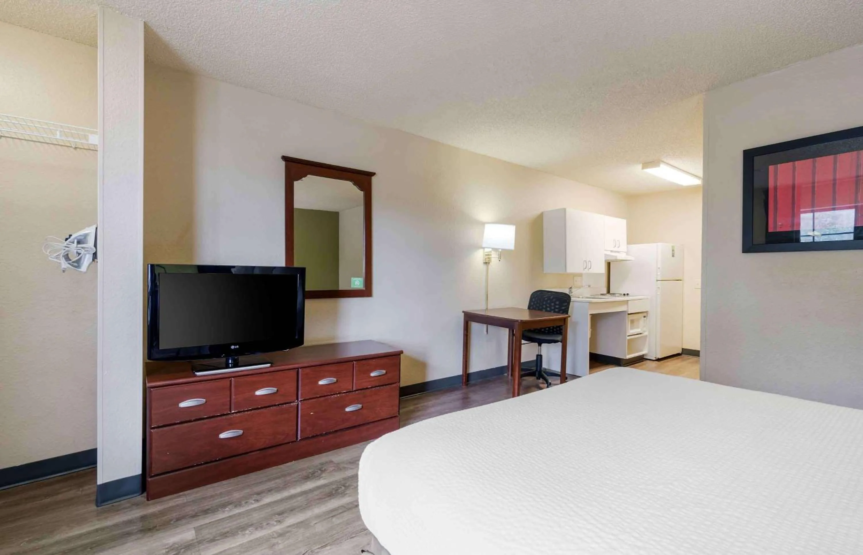 Bedroom, Bed in Extended Stay America Select Suites - Orlando - Maitland - 1760 Pembrook Dr