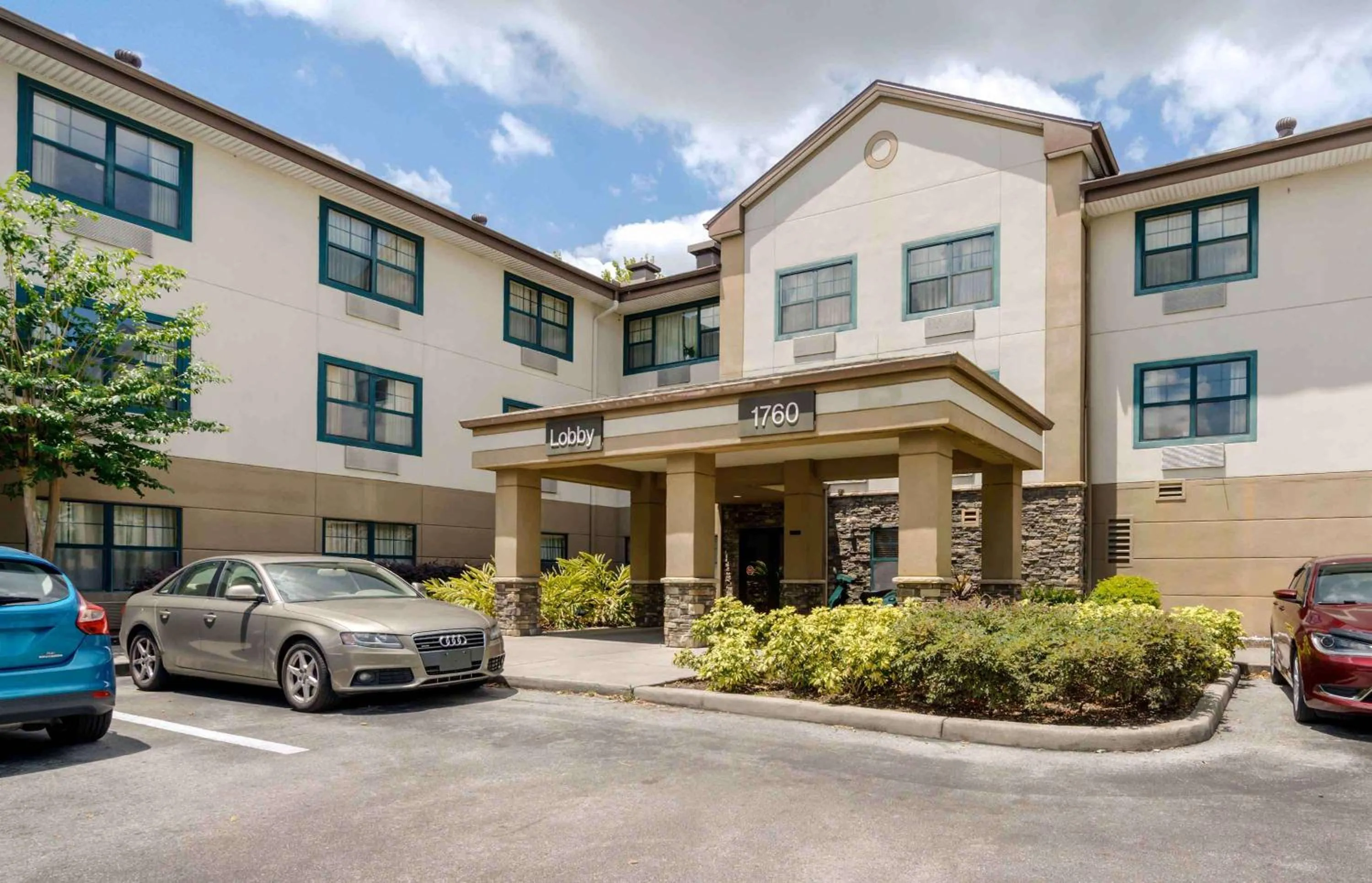 Property building in Extended Stay America Select Suites - Orlando - Maitland - 1760 Pembrook Dr