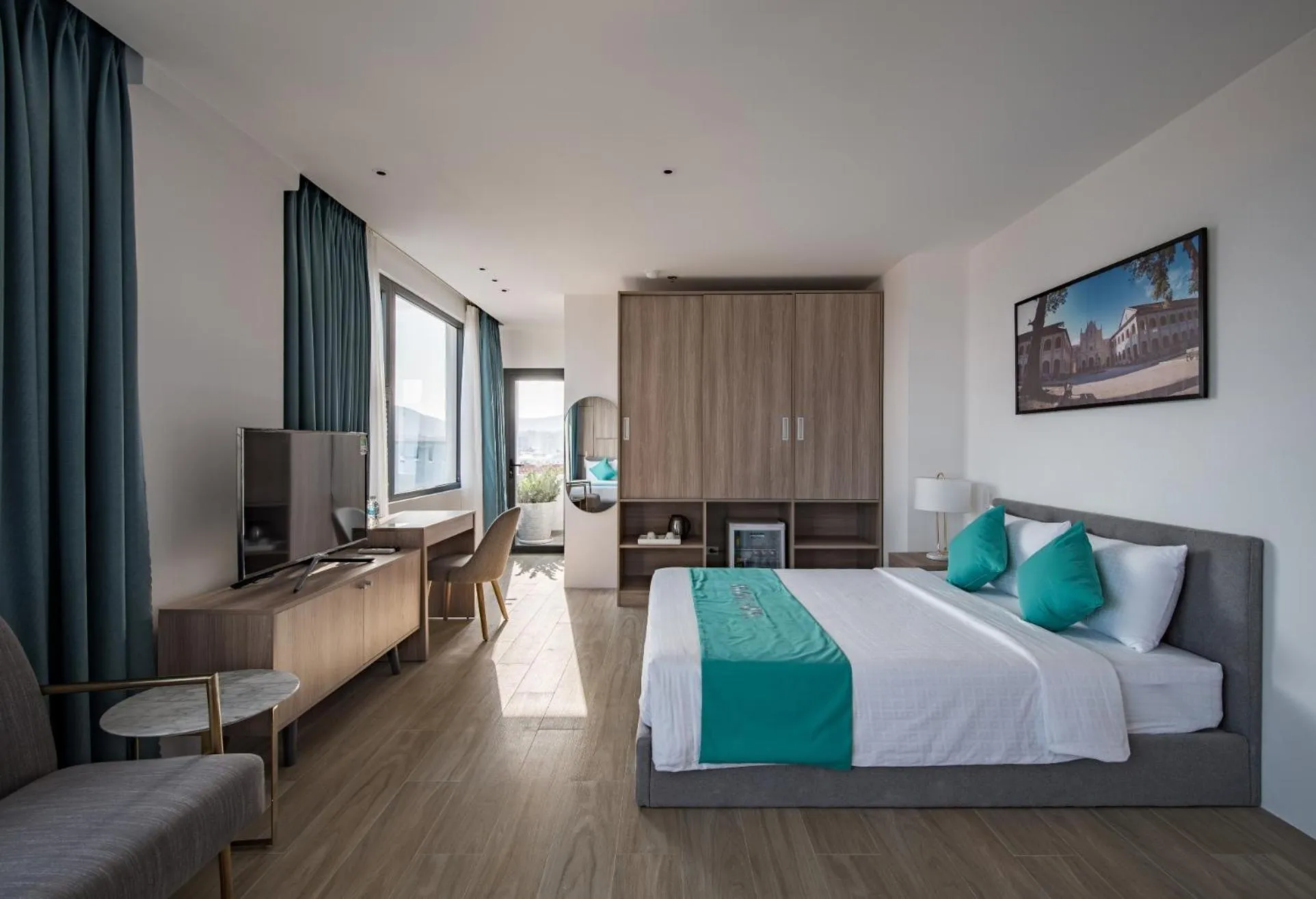 Communal lounge/ TV room, Bed in Delight Hotel