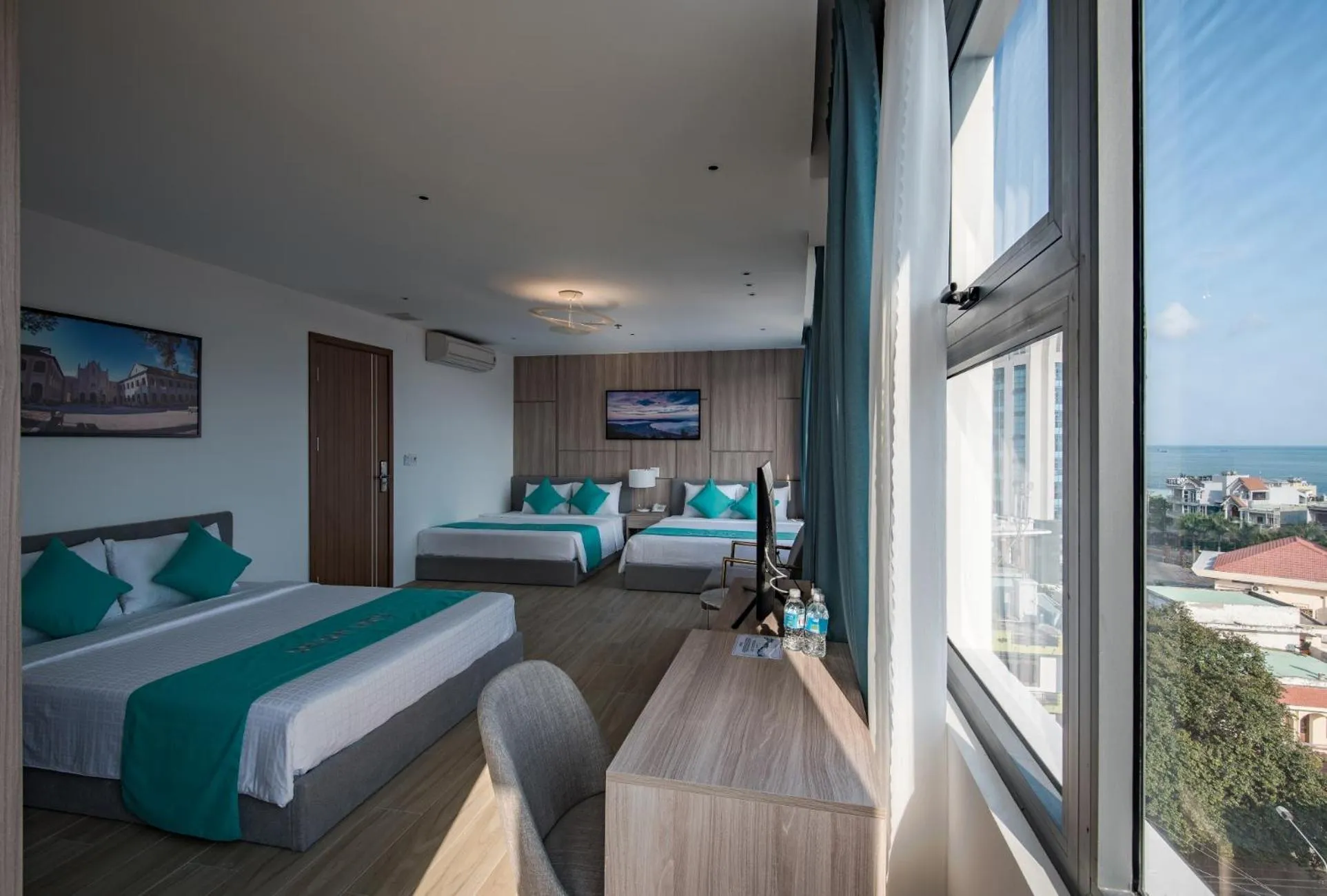 Photo of the whole room, Bed in Delight Hotel