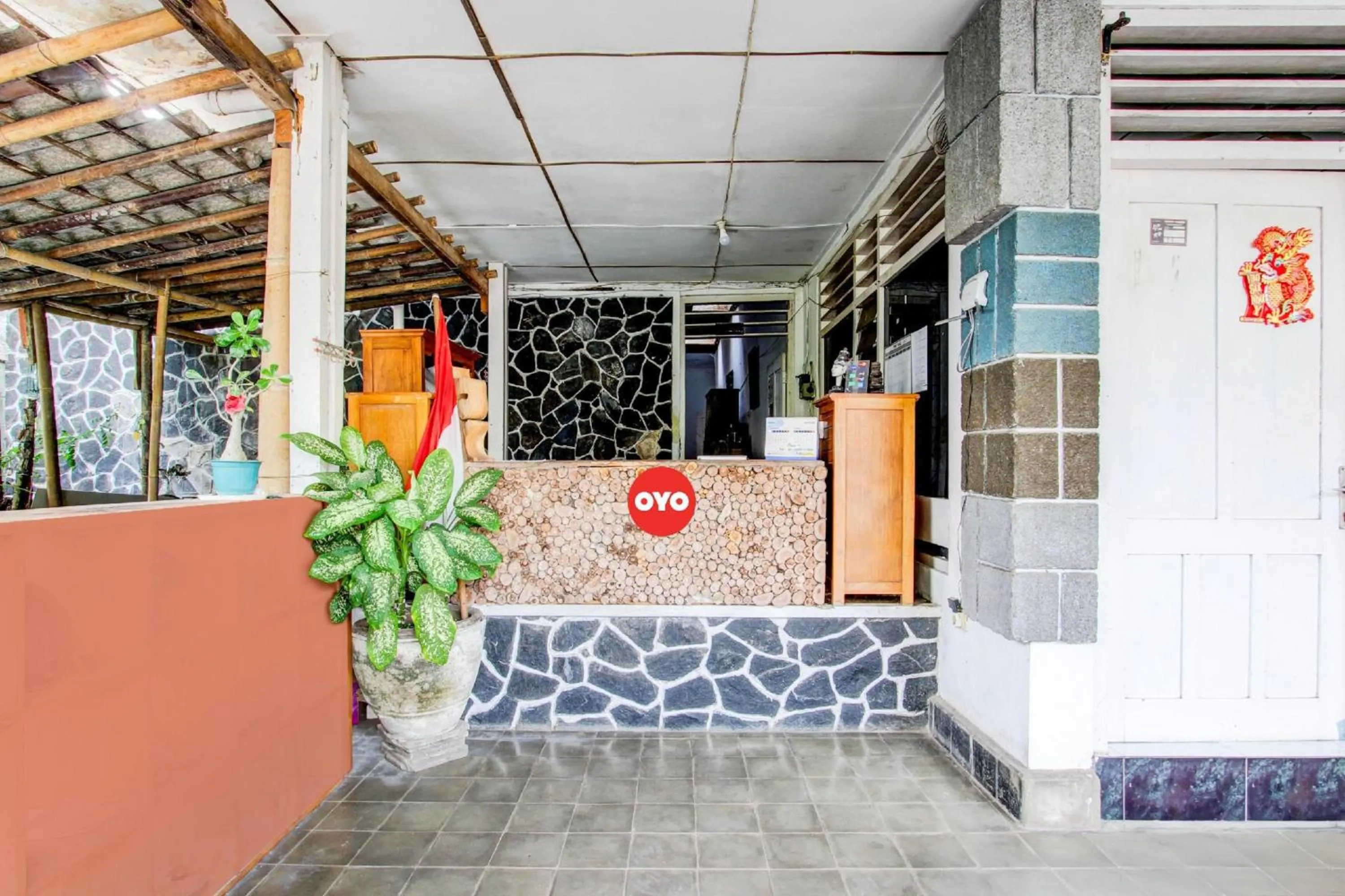 Lobby or reception in Hotel O Prawirotaman Near Keraton Yogyakarta Formerly Chez Laelik Guesthouse
