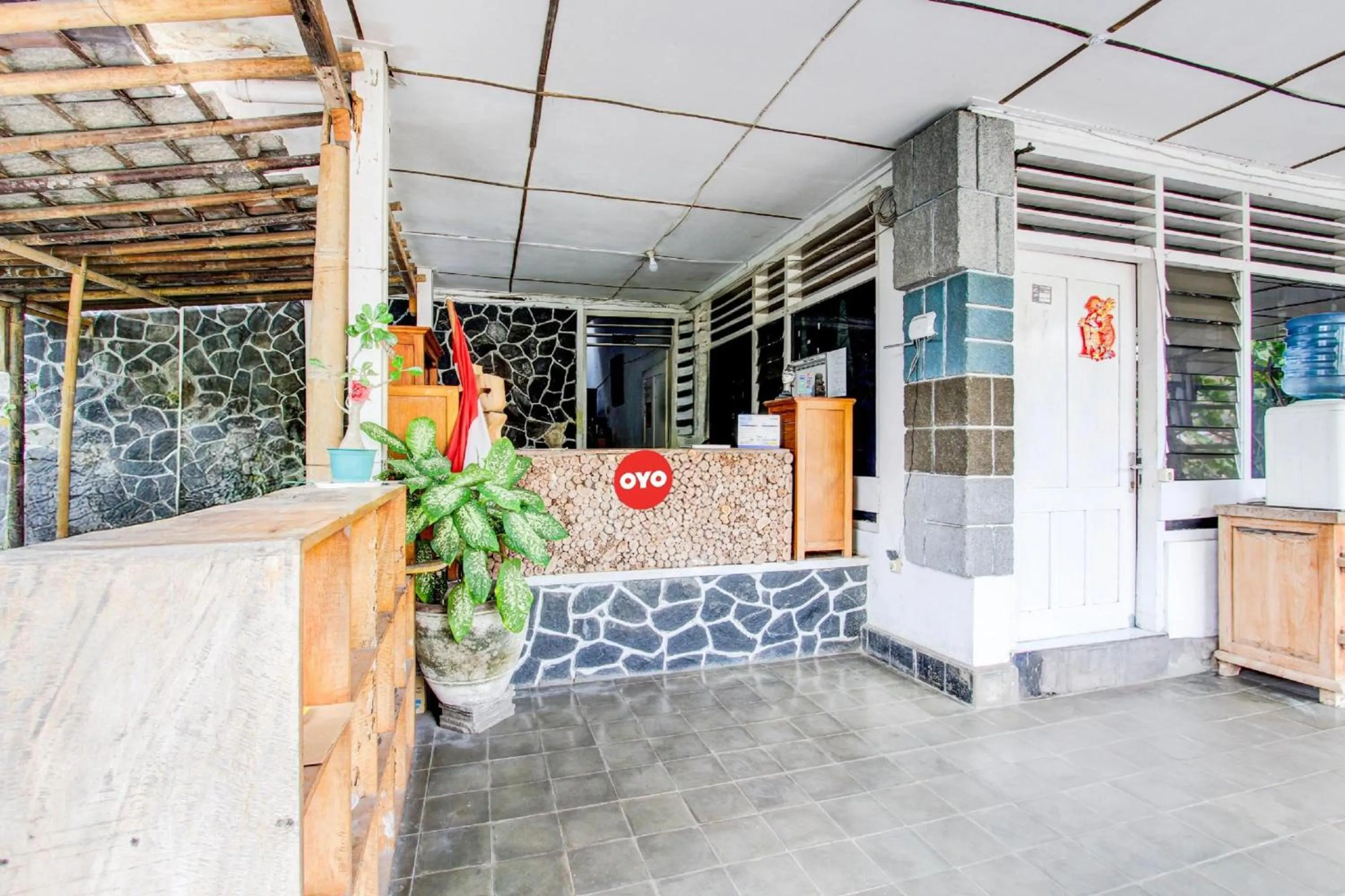 Lobby or reception in Hotel O Prawirotaman Near Keraton Yogyakarta Formerly Chez Laelik Guesthouse