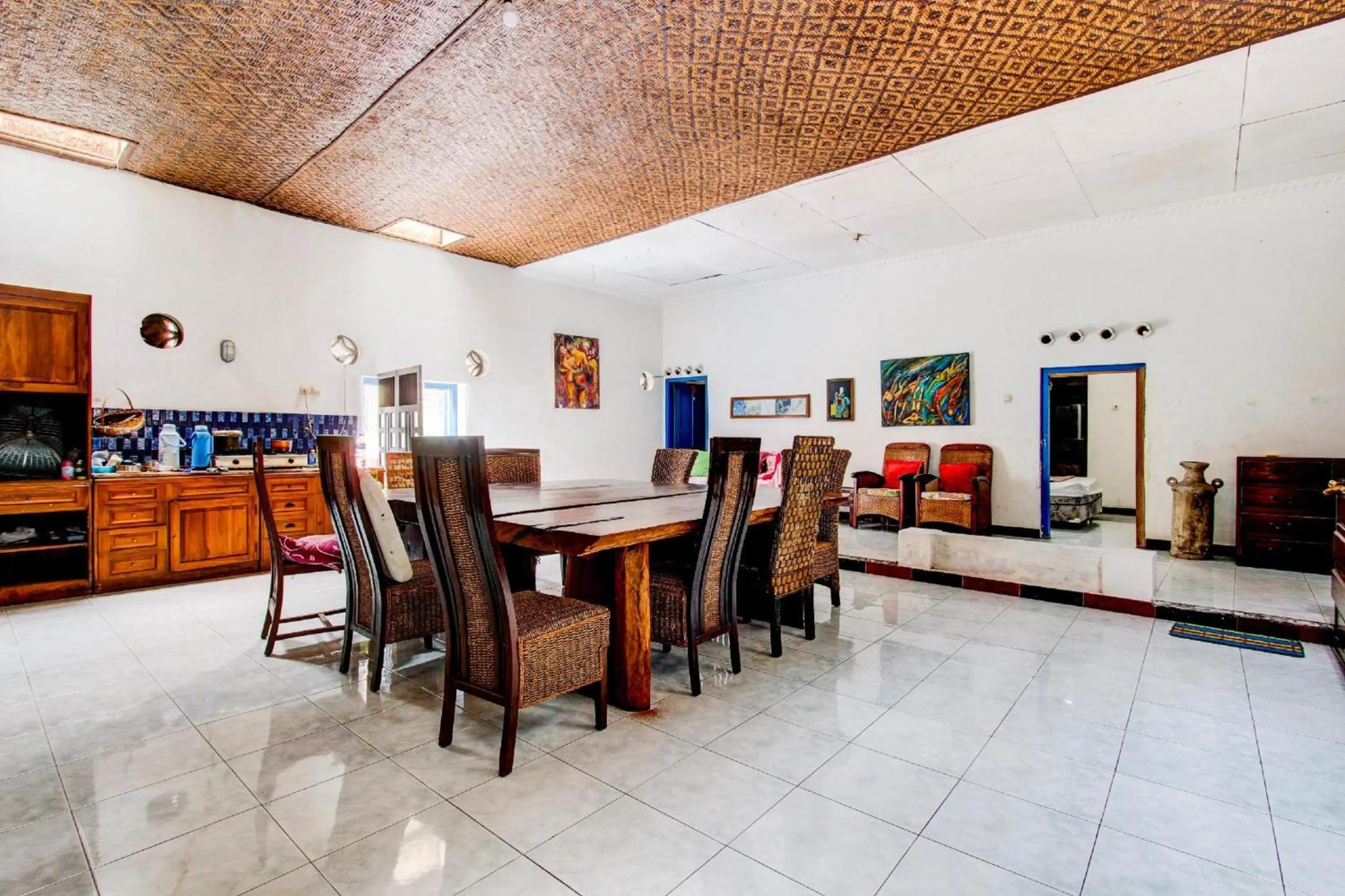 TV and multimedia in Hotel O Prawirotaman Near Keraton Yogyakarta Formerly Chez Laelik Guesthouse