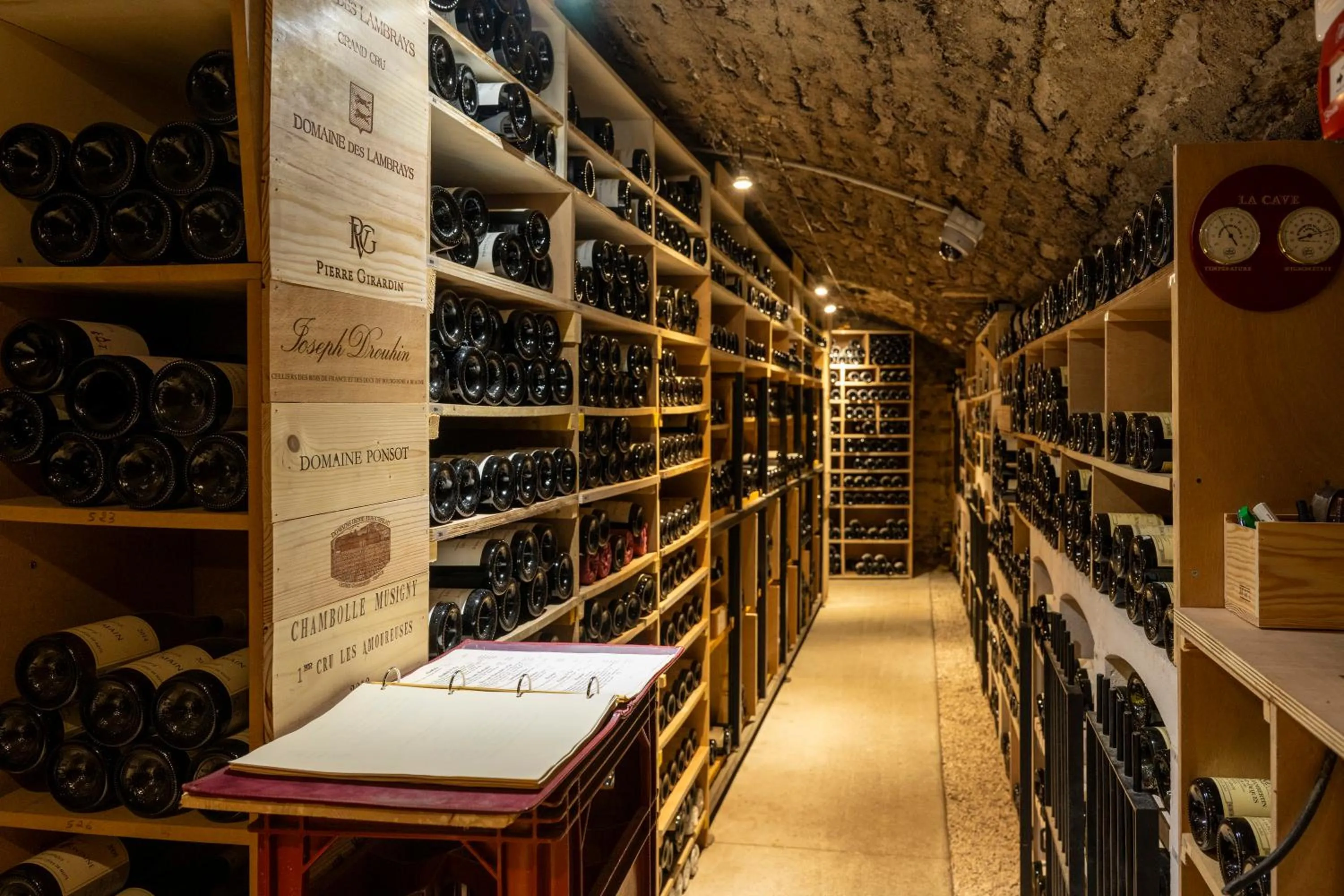 Restaurant/places to eat in L'Hôtel