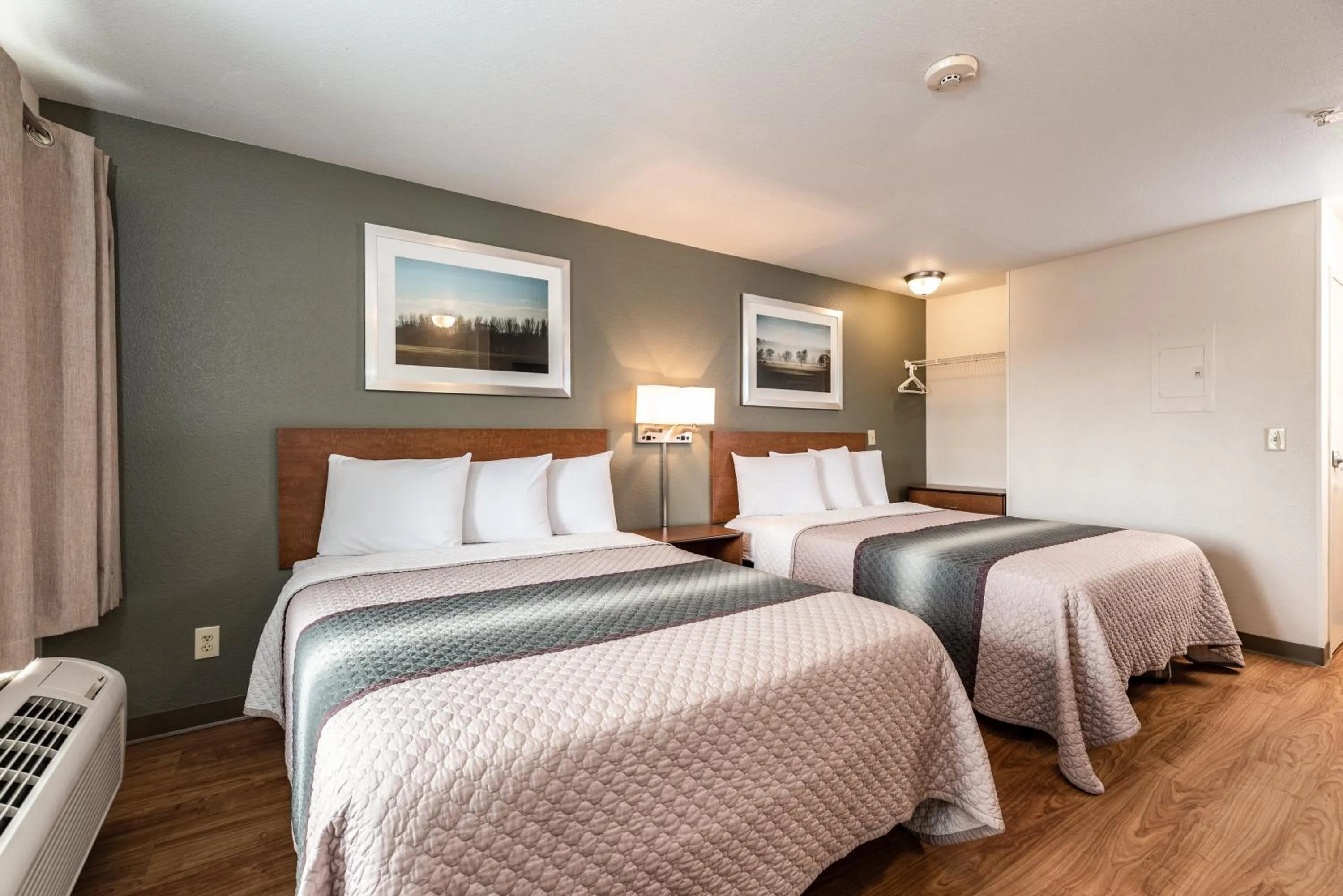 Photo of the whole room, Bed in HomeTowne Studios by Red Roof Fresno - West