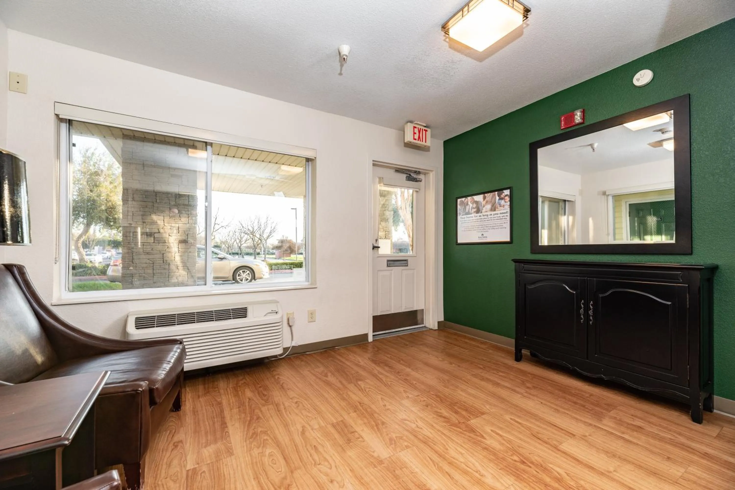 Lobby or reception in HomeTowne Studios by Red Roof Fresno - West