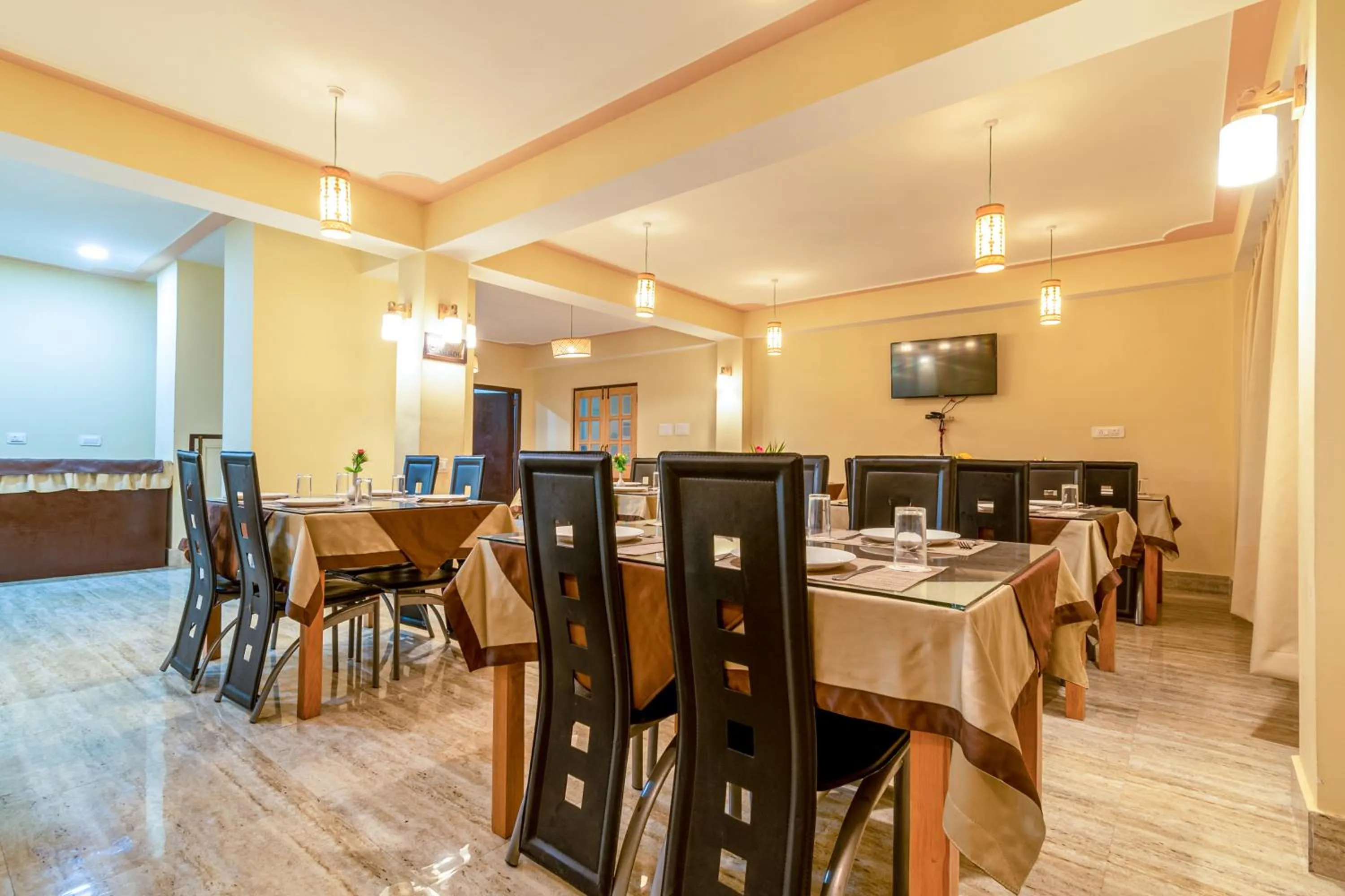 Restaurant/places to eat in Magellan's The Golden Bridge