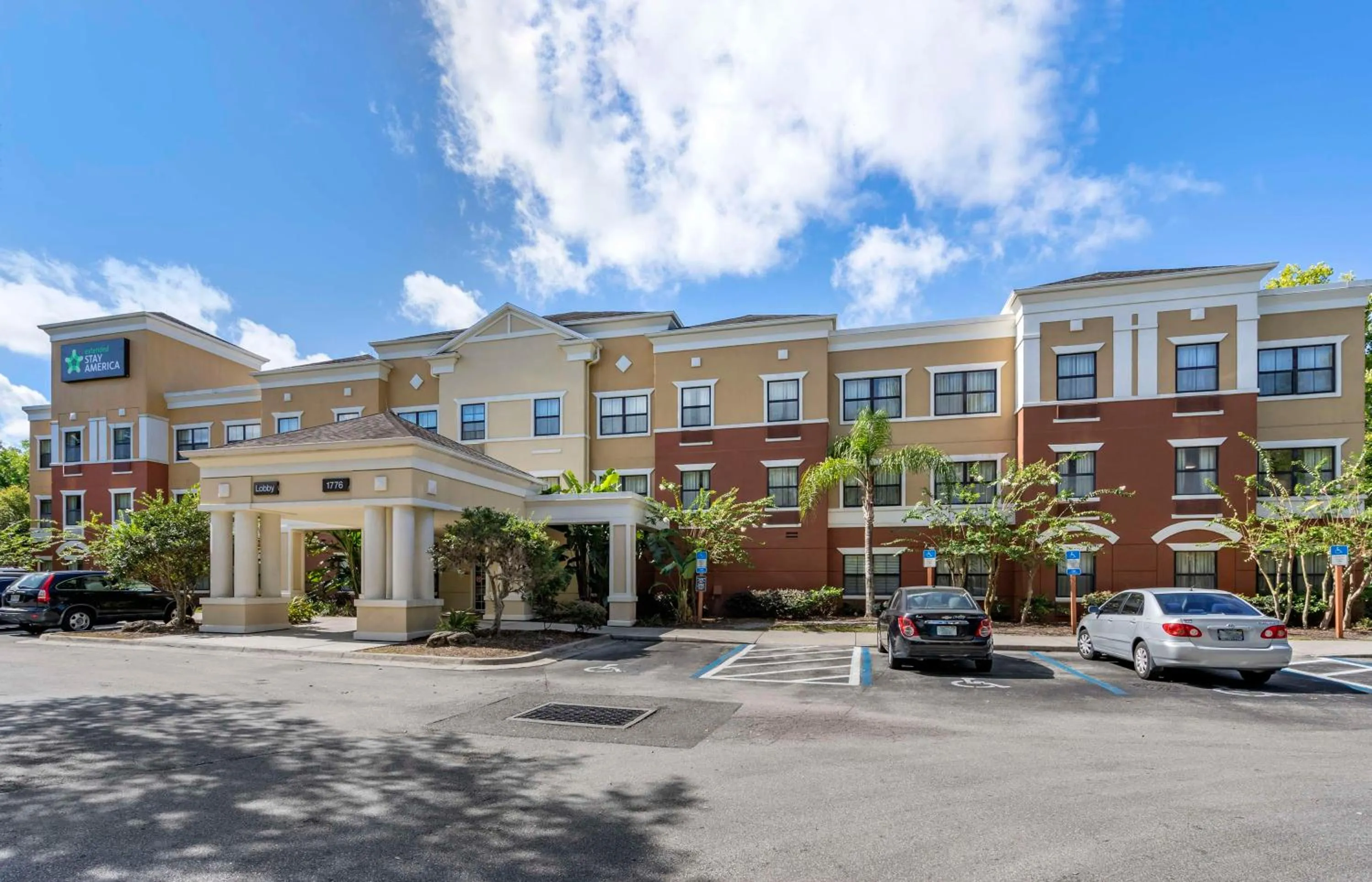 Property building in Extended Stay America Suites - Orlando - Maitland - 1776 Pembrook Dr